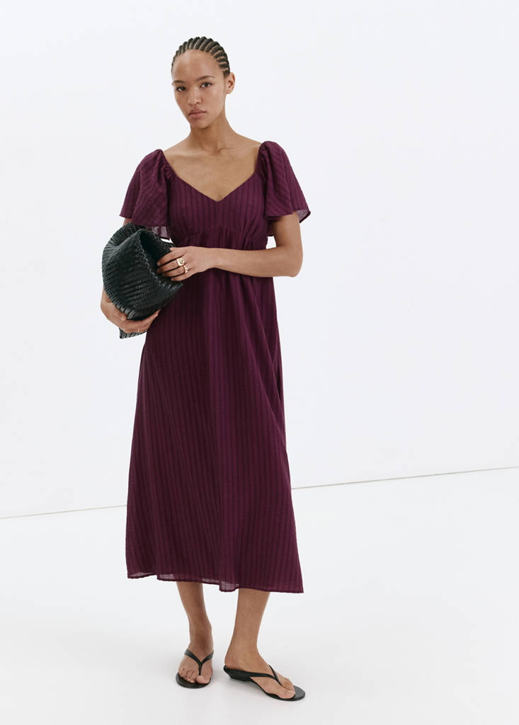 Textured dress with gathered detail — Maroon