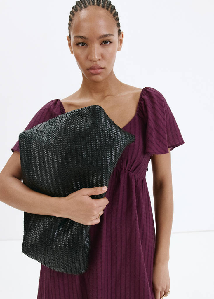 Textured dress with gathered detail — Maroon
