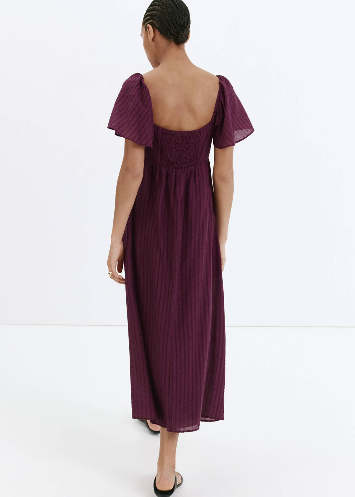 Textured dress with gathered detail — Maroon