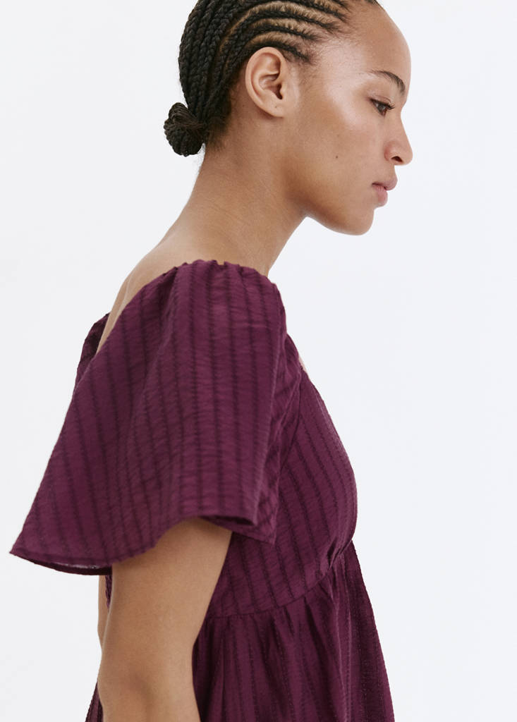 Textured dress with gathered detail — Maroon
