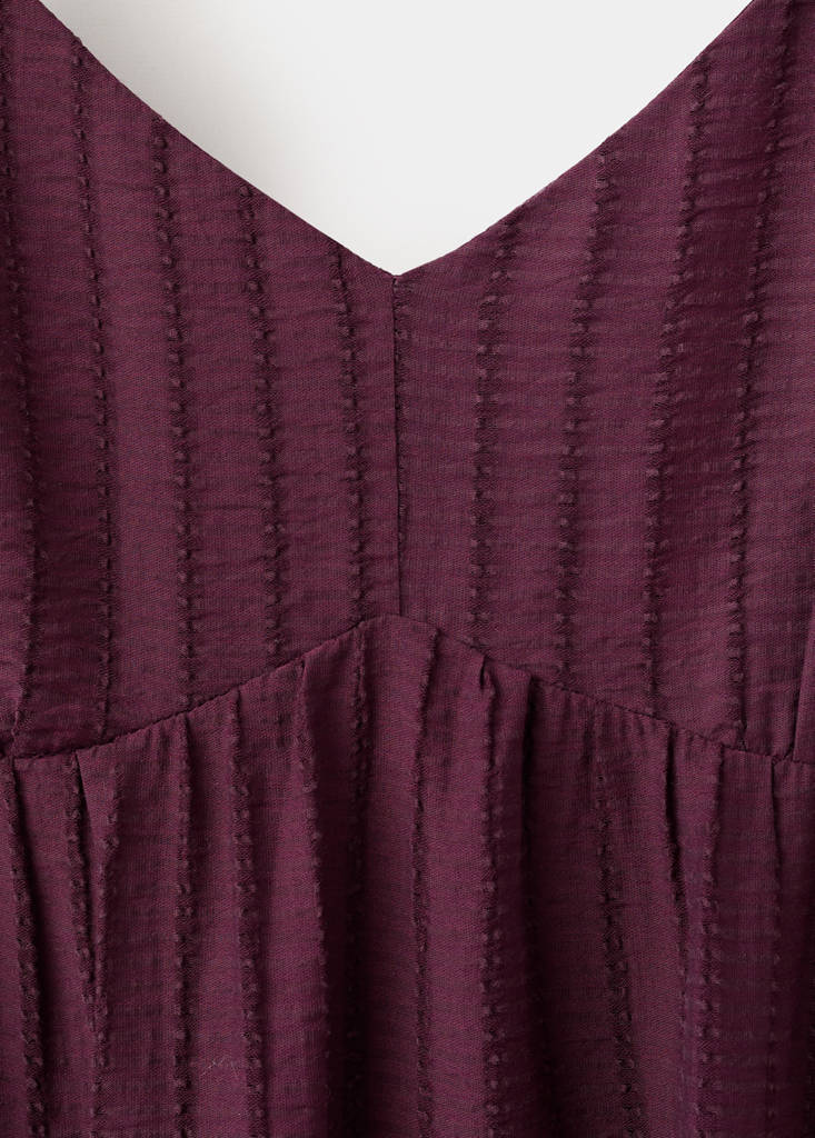 Textured dress with gathered detail — Maroon