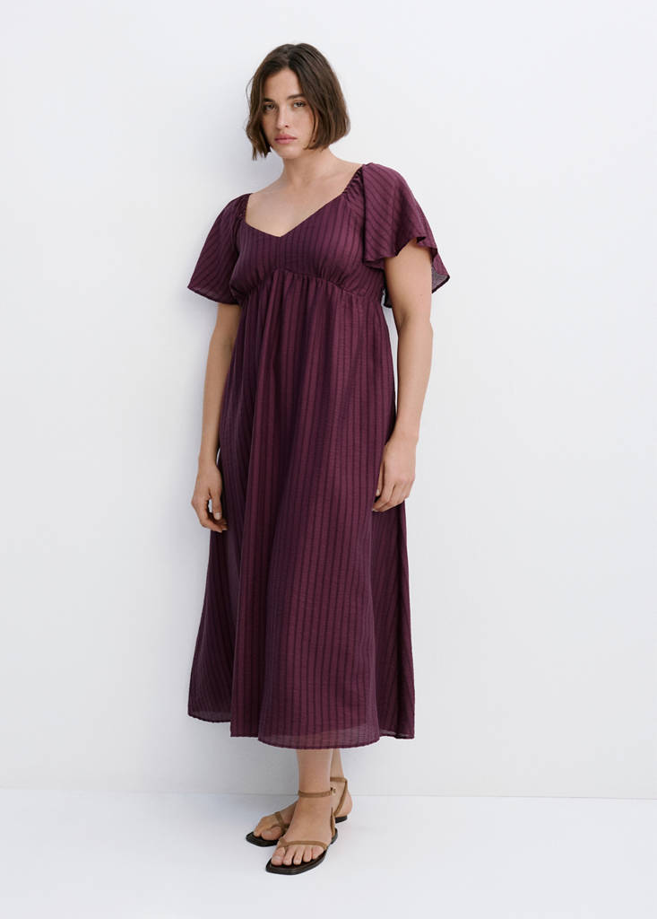 Textured dress with gathered detail — Maroon