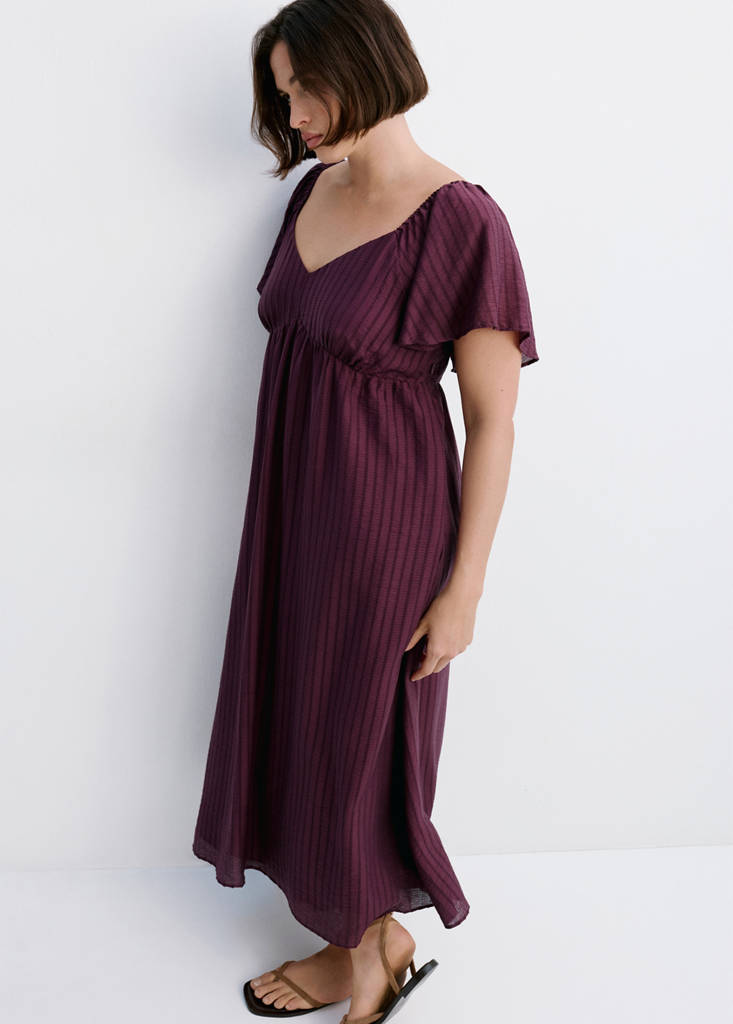 Textured dress with gathered detail — Maroon