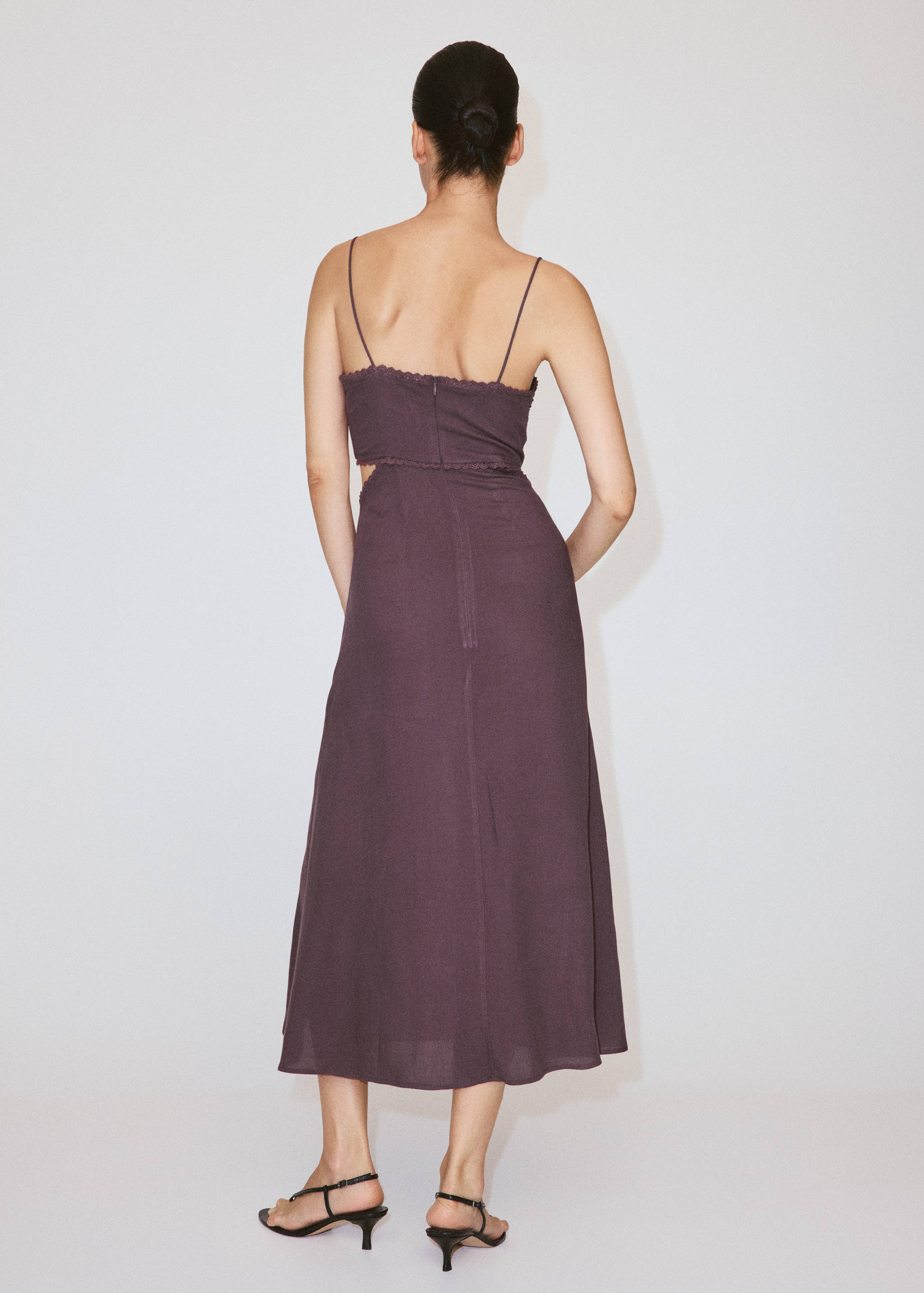 Vestido cut-out bordado com missangas - Verso do artigo