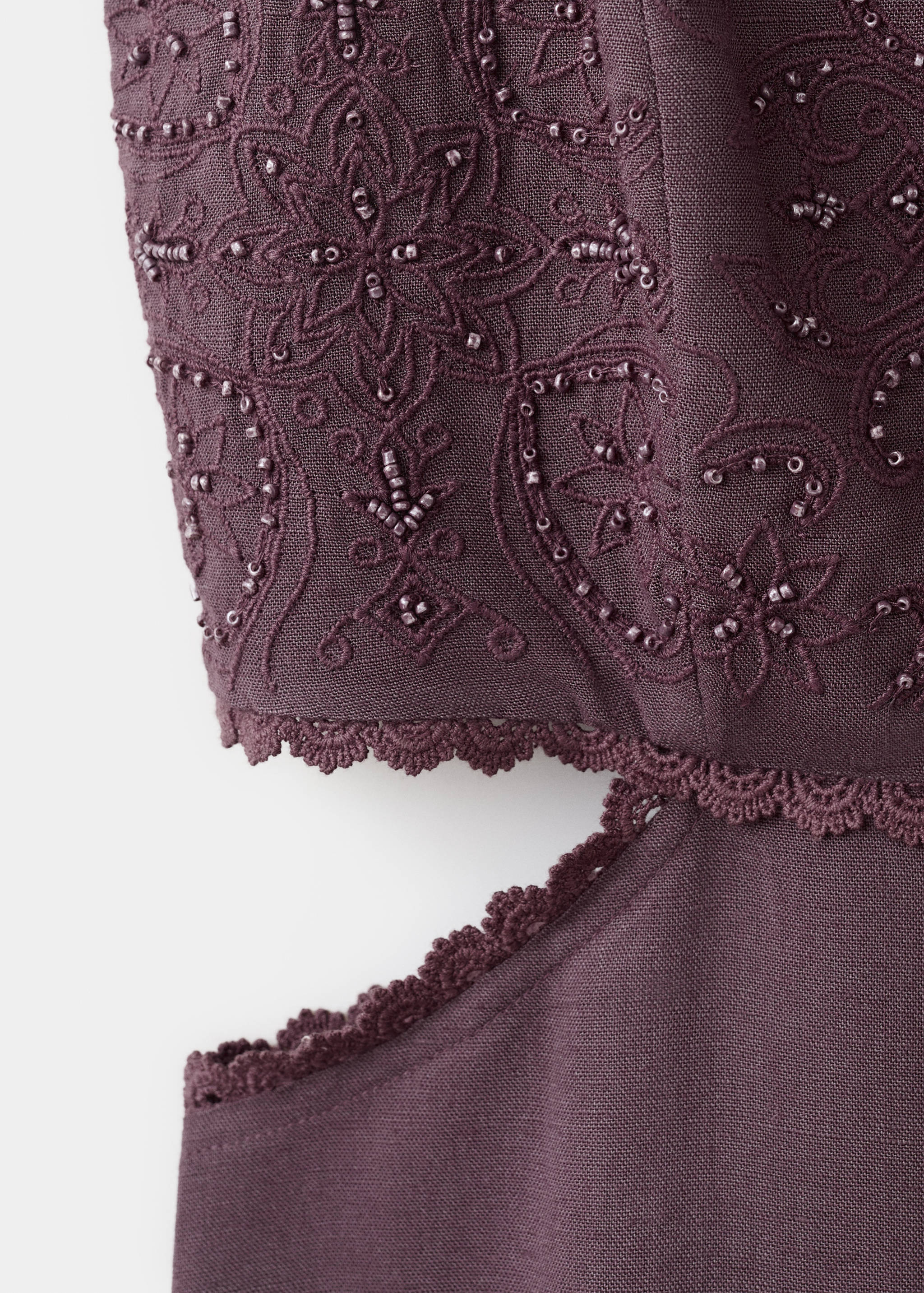 Vestido cut-out bordado com missangas - Pormenor do artigo 8