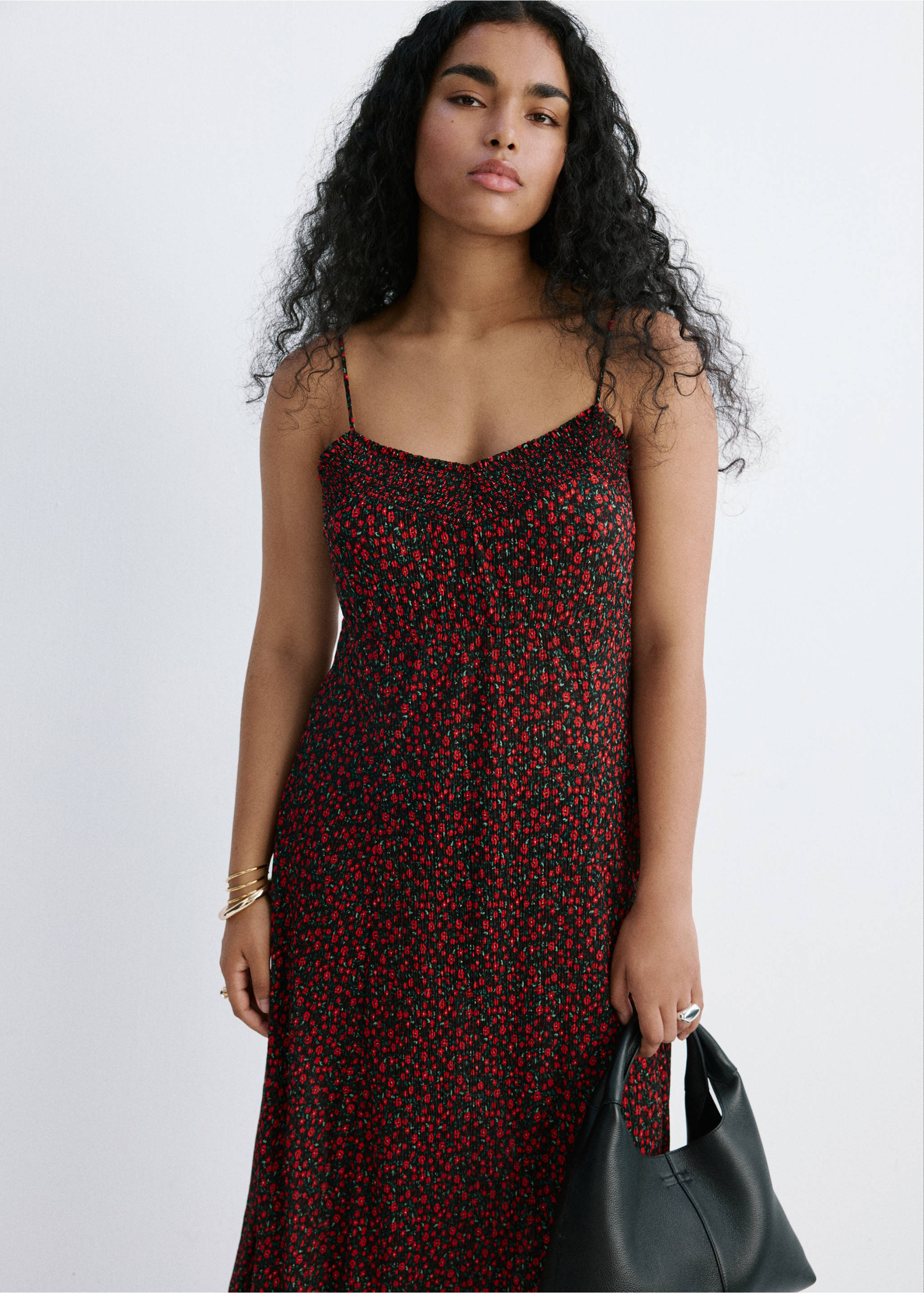Floral midi-dress with gathered neckline - Details of the article 5, Black. Ref: 37011391-00.