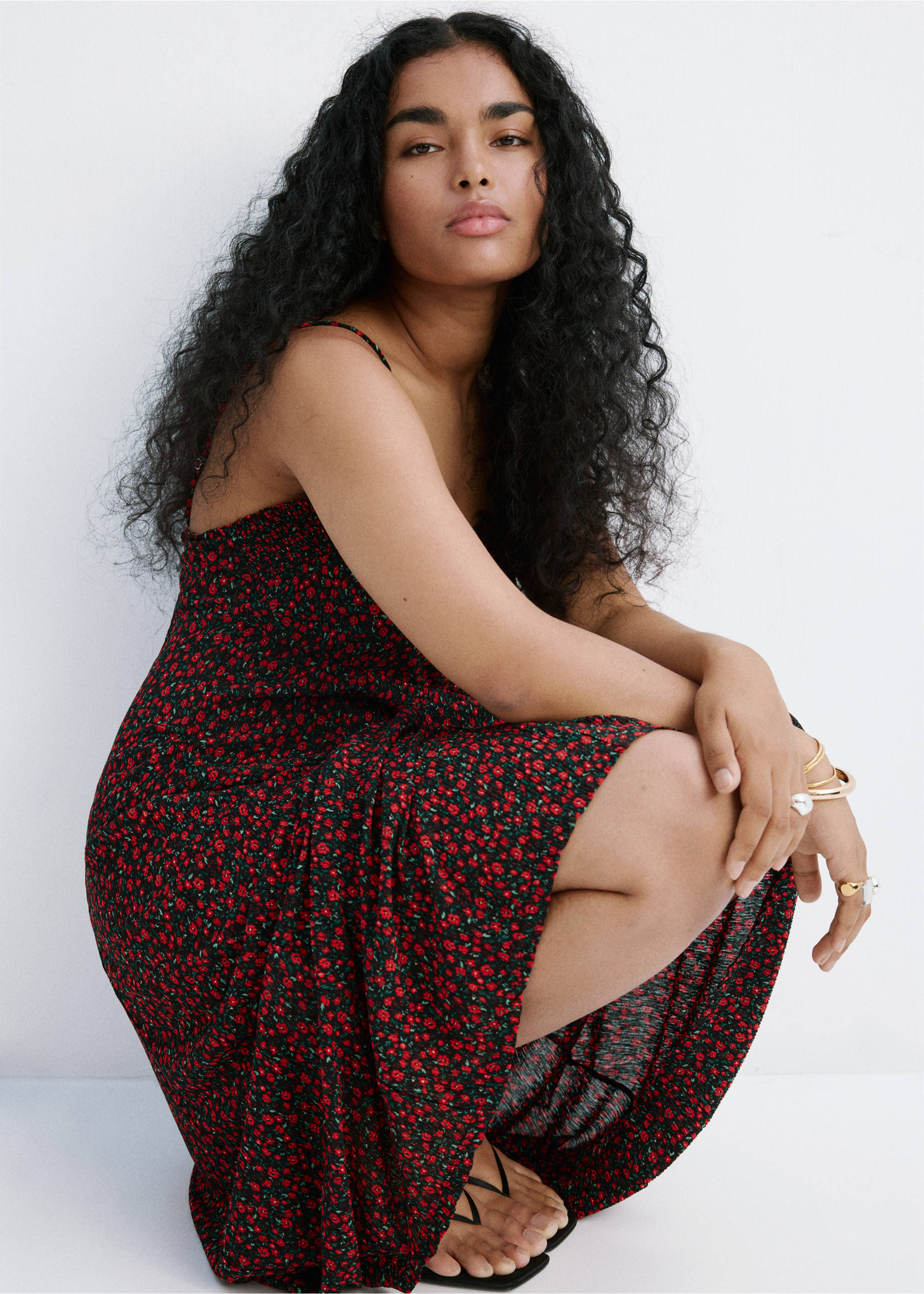 Floral midi-dress with gathered neckline - Details of the article 4, Black. Ref: 37011391-00.