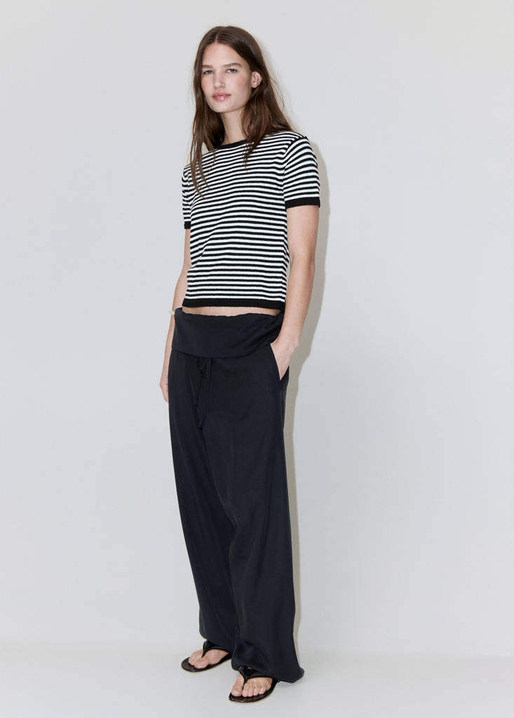 Striped short-sleeved sweater — Black