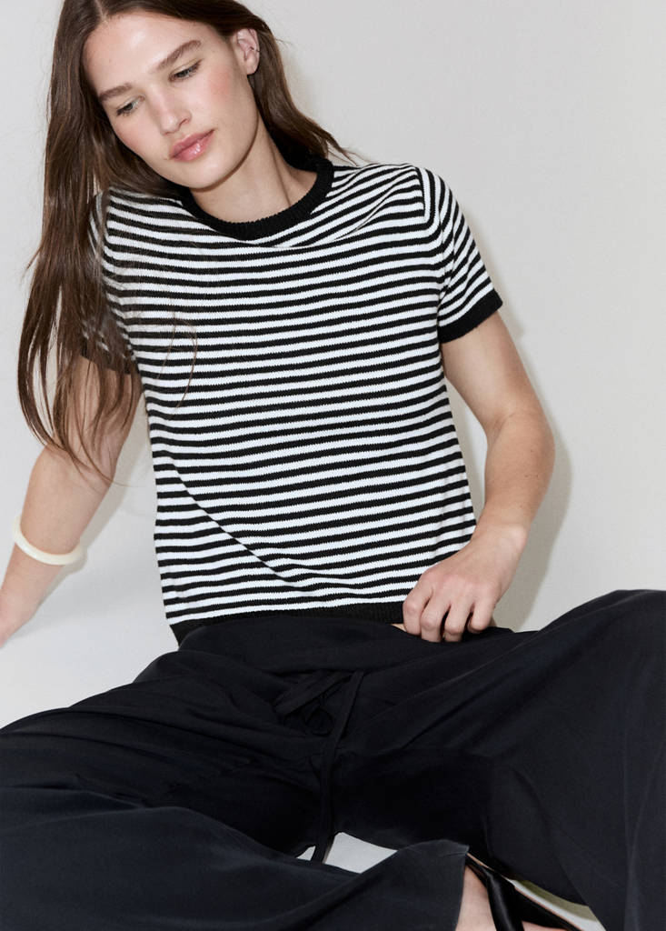 Striped short-sleeved sweater — Black