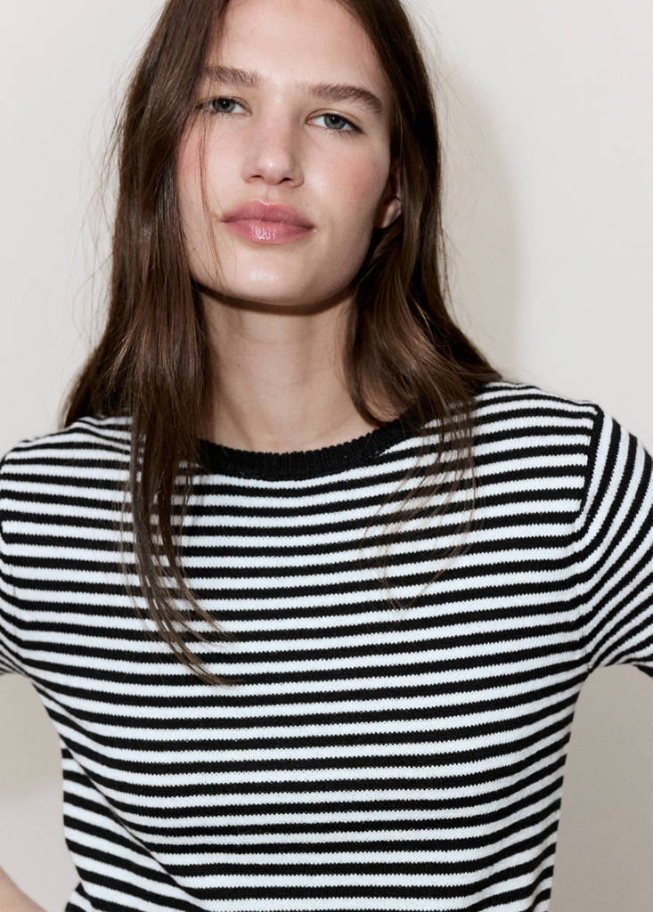 Striped short-sleeved sweater — Black