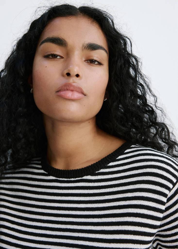 Striped short-sleeved sweater — Black