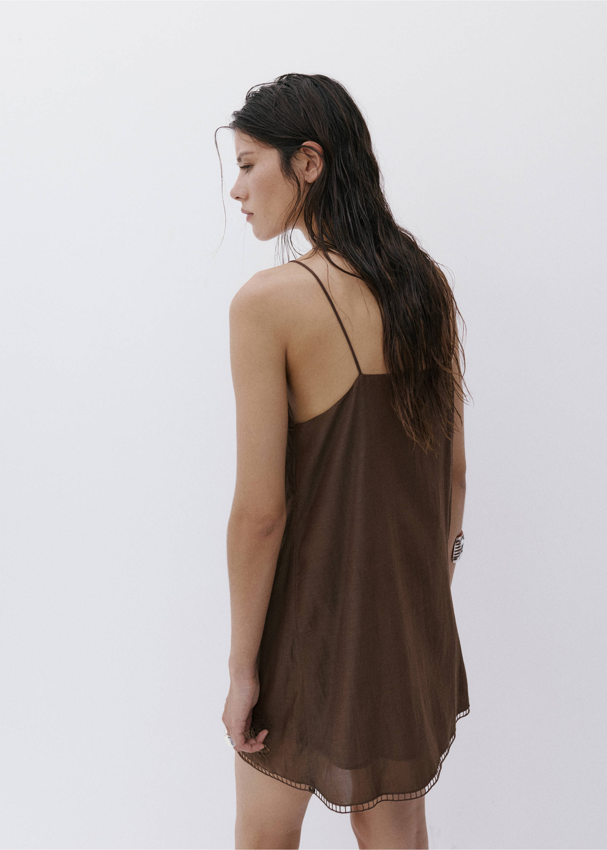 Openwork embroidered strap dress - Reverse of the article, Chocolate. Ref: 37011397-00.