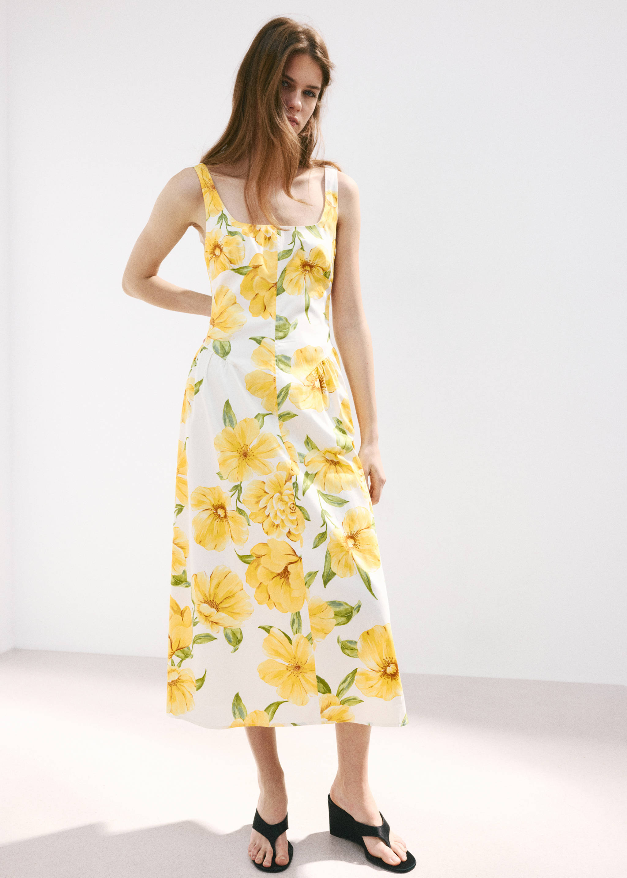 Robe à fleurs taille froncée - Plan général