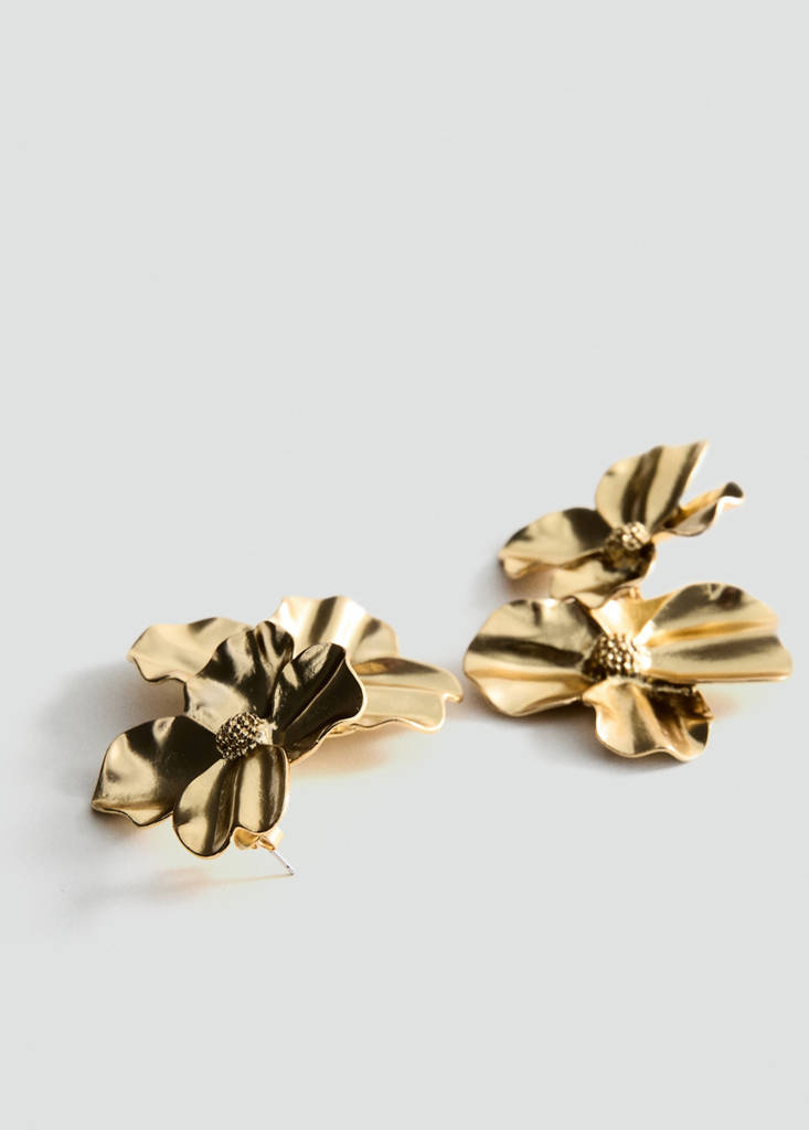 Flower-design earrings — Gold