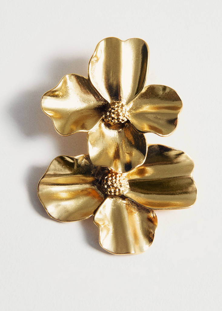 Flower-design earrings — Gold