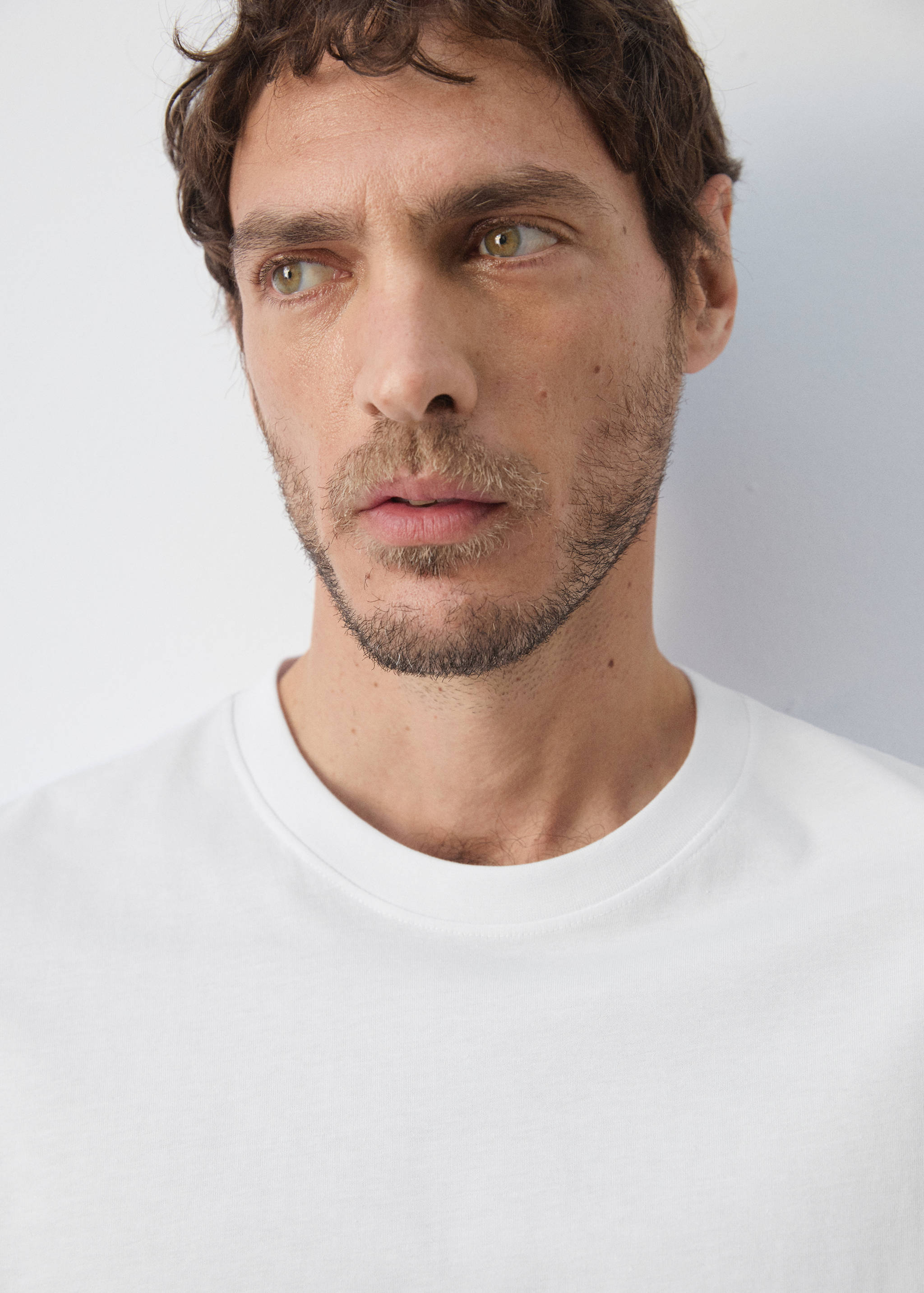 Camiseta slim fit 180gsm - Detalle del artículo 1