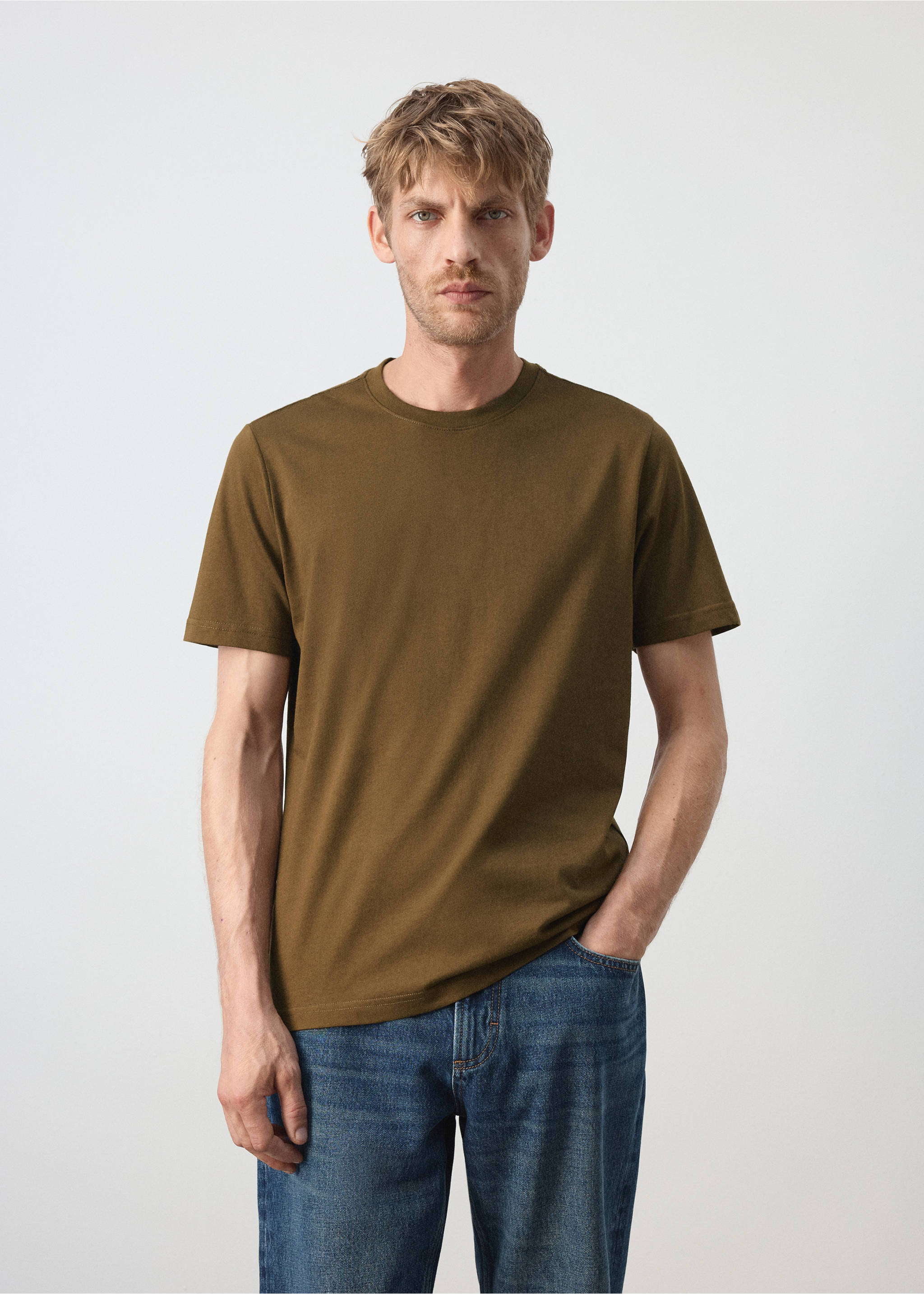 T-shirt slim fit 180 g/m² - Plan moyen, Tabac. Ref: 37011432-00.