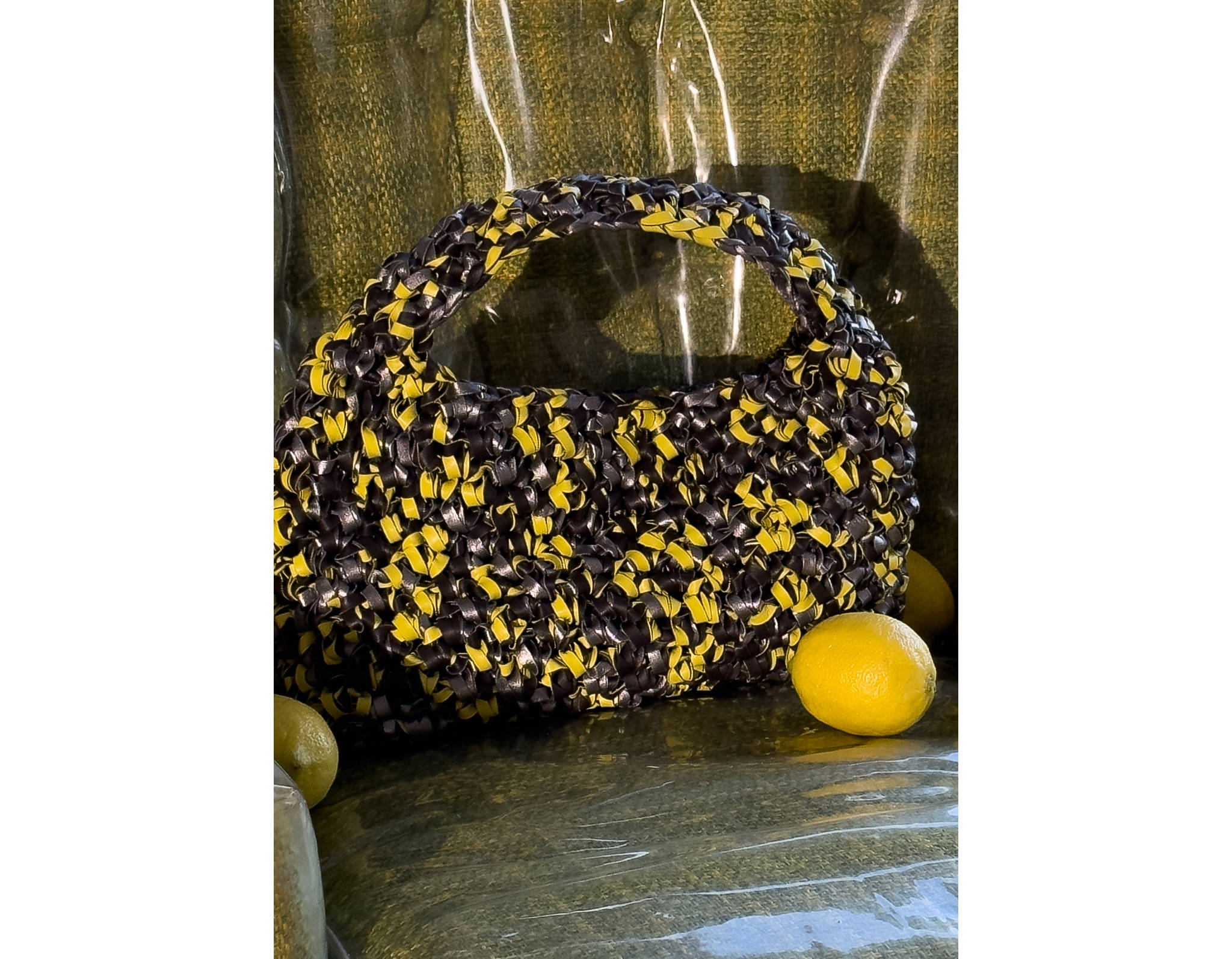 Handmade woven leather handbag - General plane