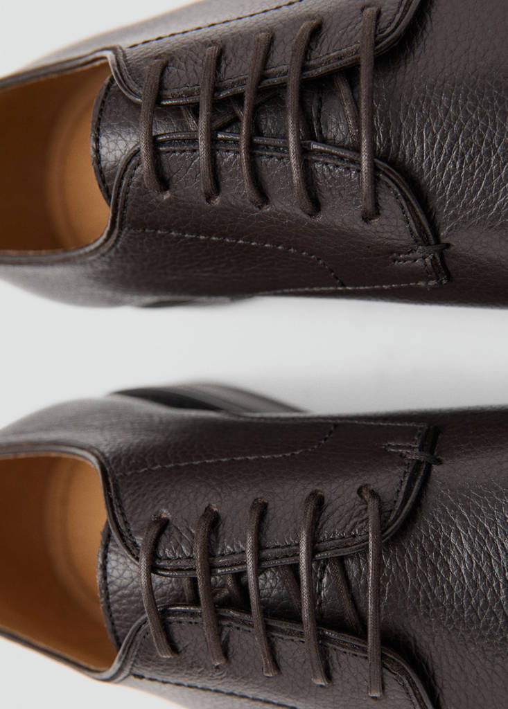 Oxford style leather shoe — Brown