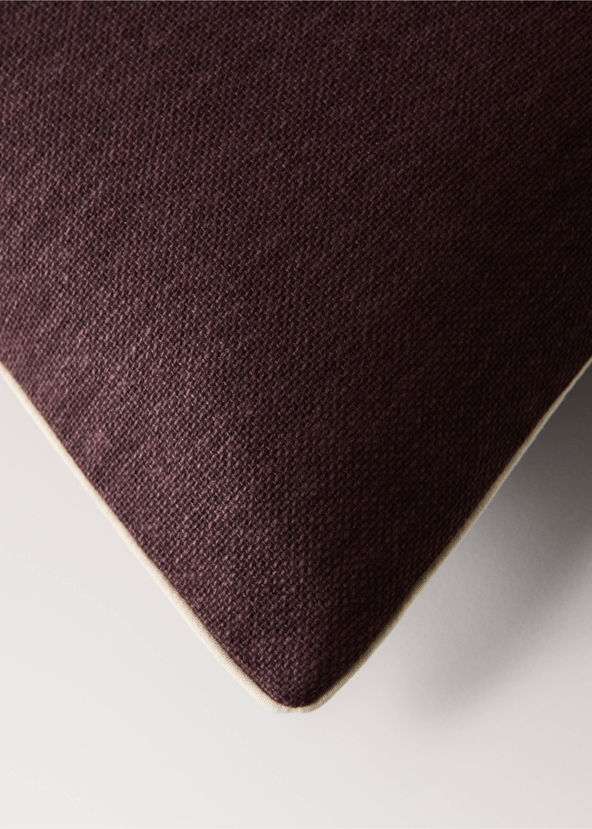 Cotton cushion cover 45x45 cm - Details of the article 1, Dark Red. Ref: 37011470-00.