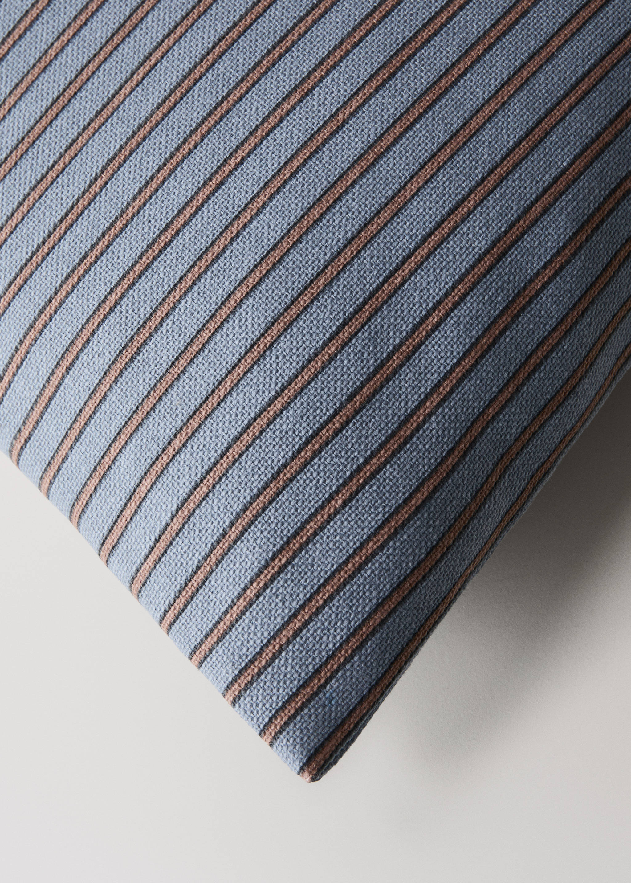 Cotton cushion cover with printed stripes 45x45 cm - Details of the article 1