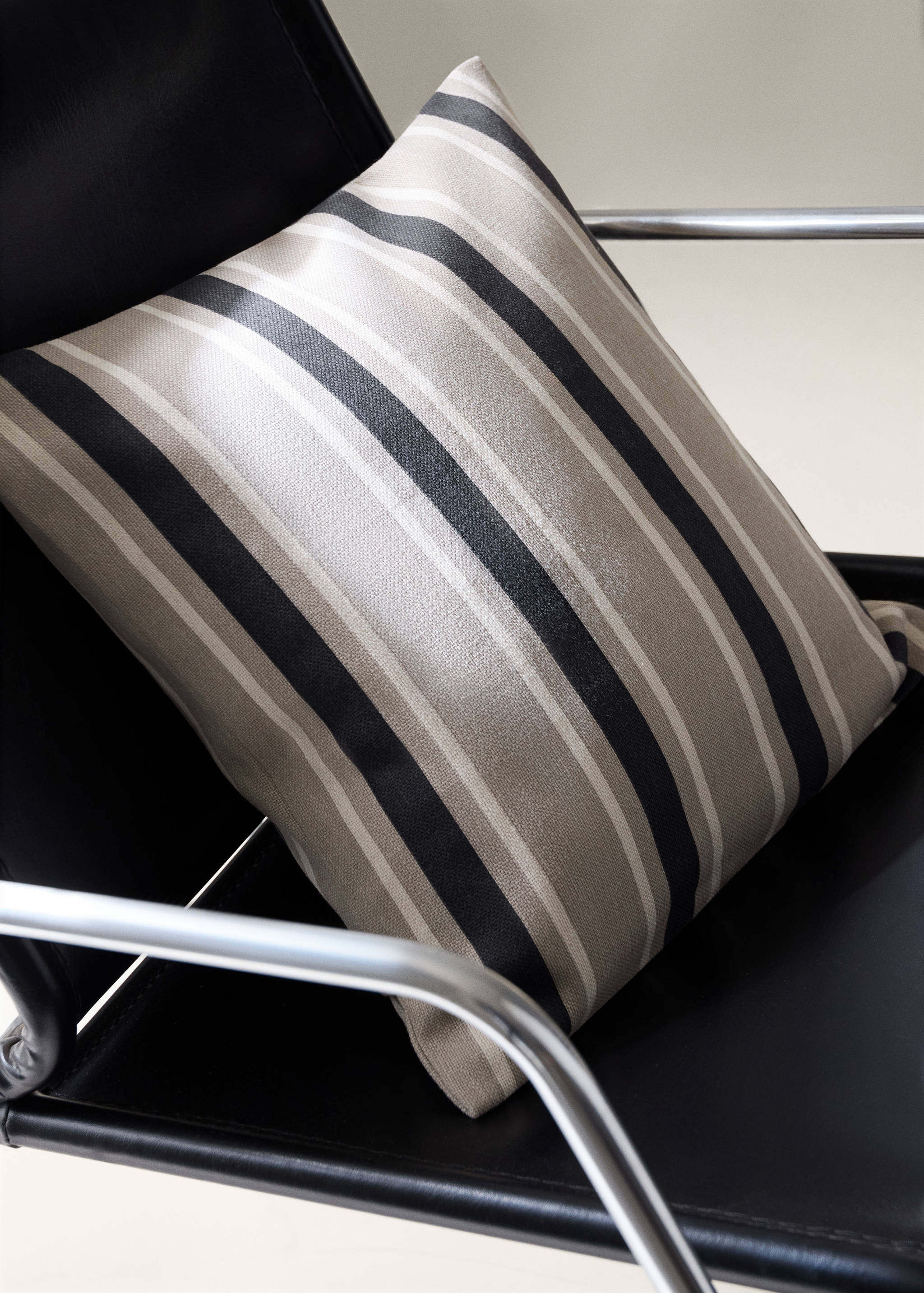 Cotton cushion cover with printed stripes 45x45 cm - General plane