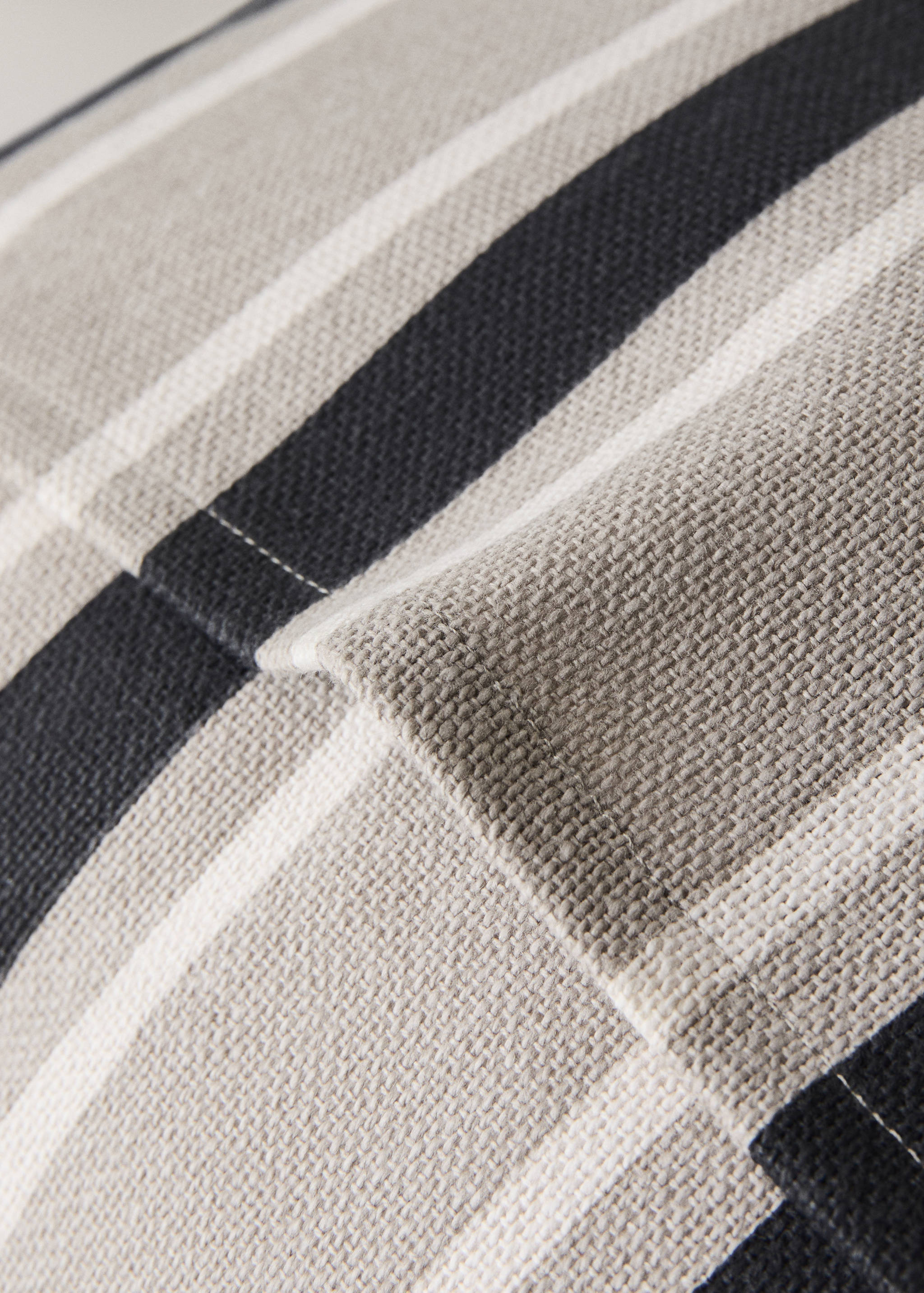 Cotton cushion cover with printed stripes 45x45 cm - Details of the article 2