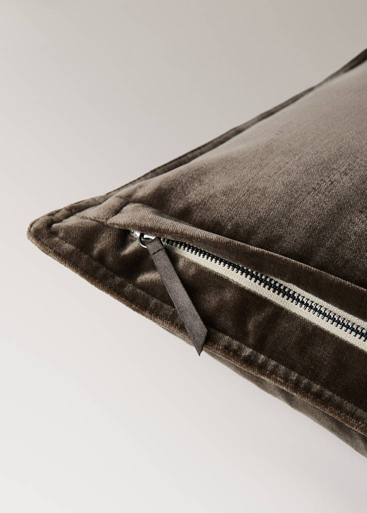 Velvet-effect cushion cover 45x45 cm — Brown