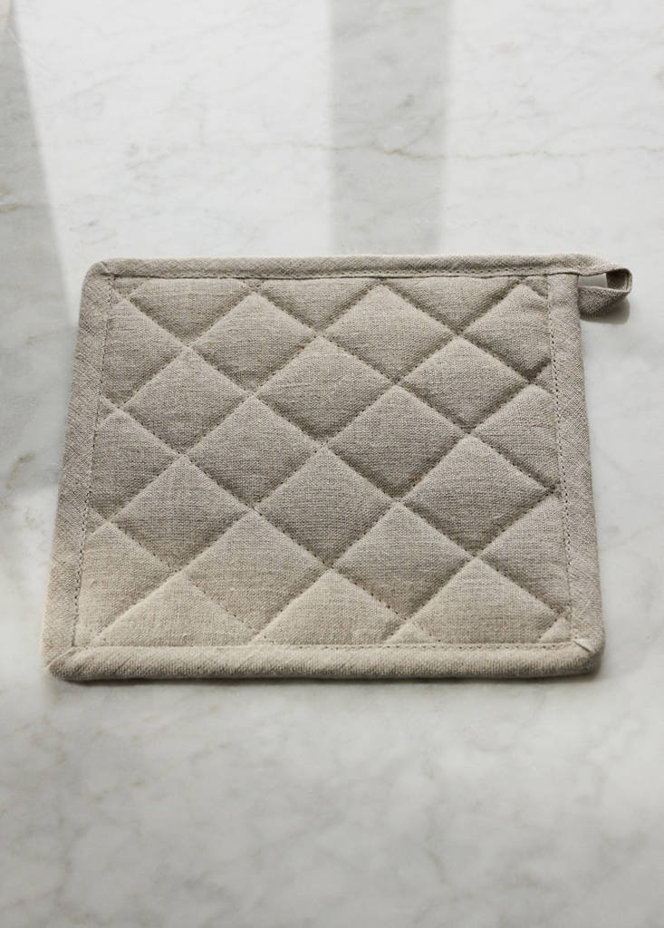 Washed linen oven mitt — Light/Pastel Brown