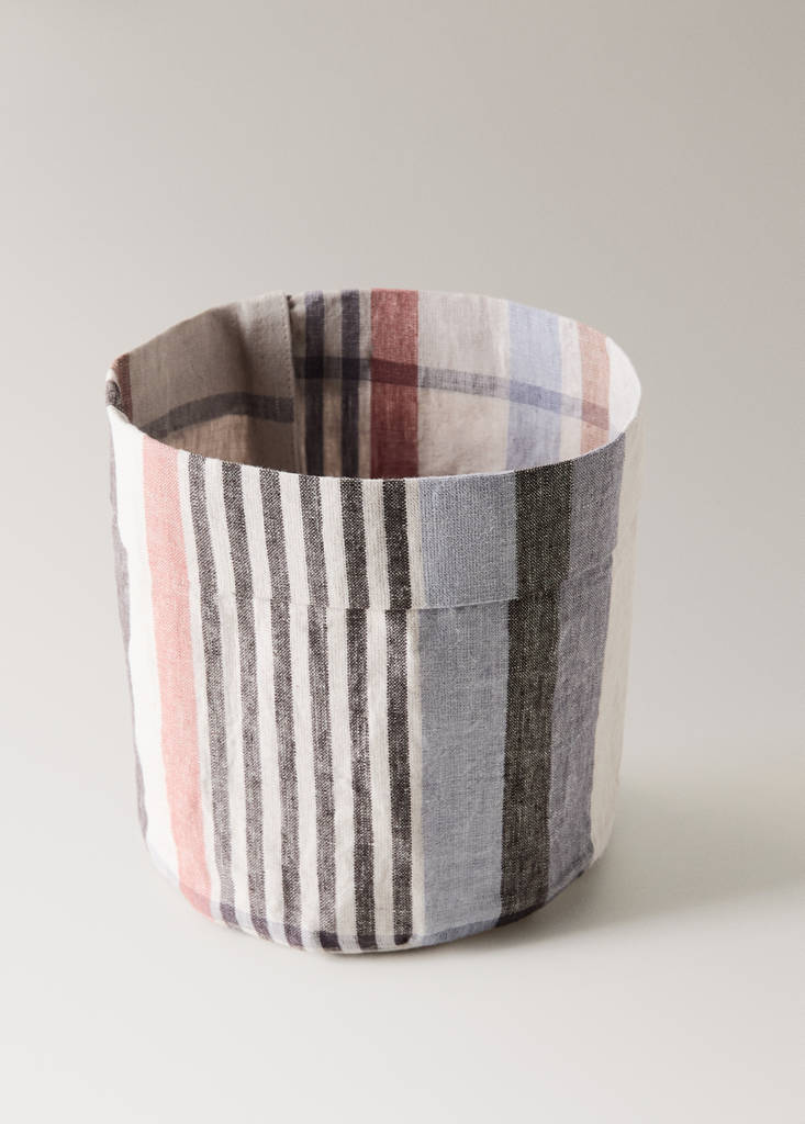 Striped linen bread basket — Light/Pastel Grey