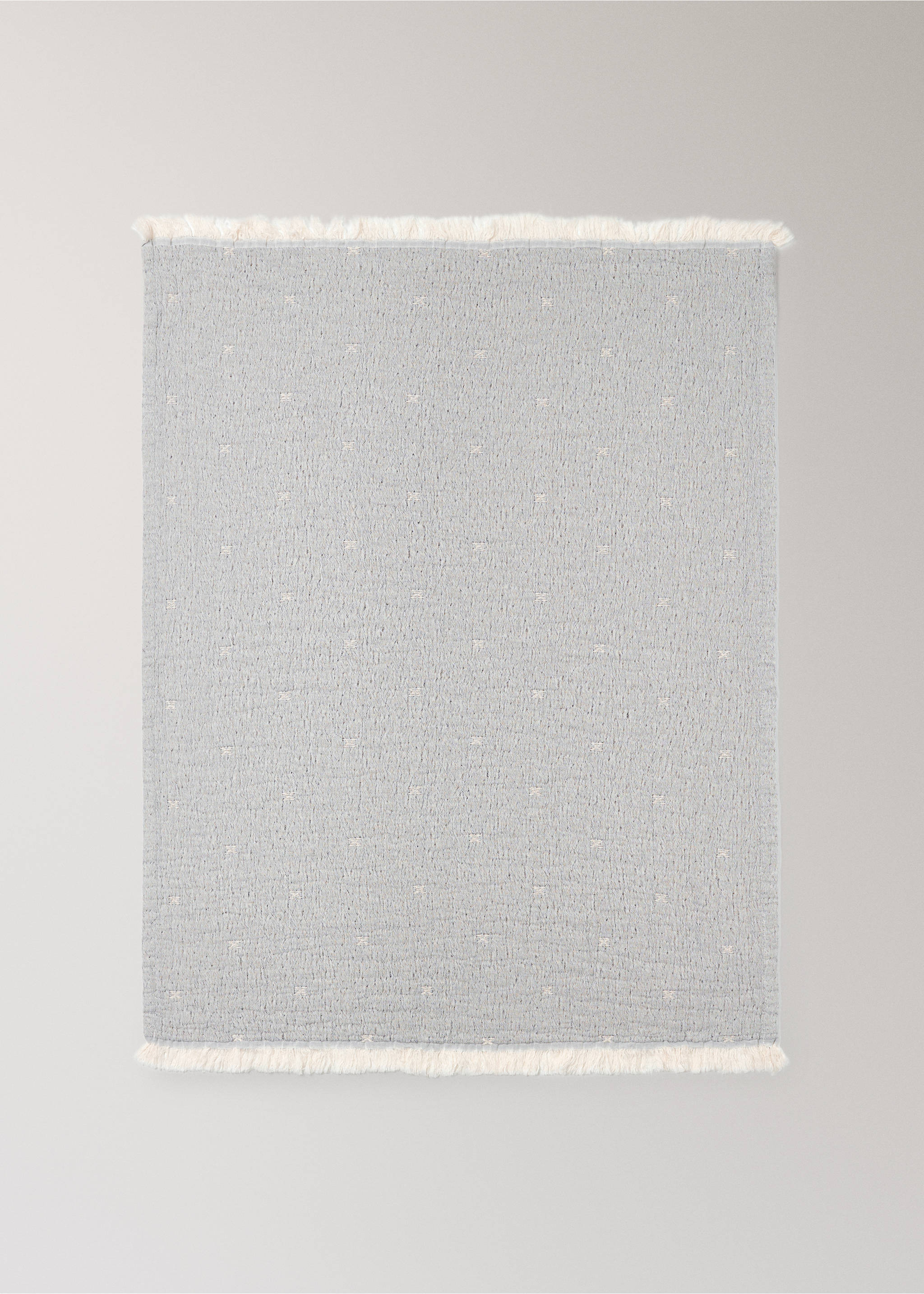Textured cotton throw with fringes - Details of the article 2, Grey. Ref: 37011488-00.