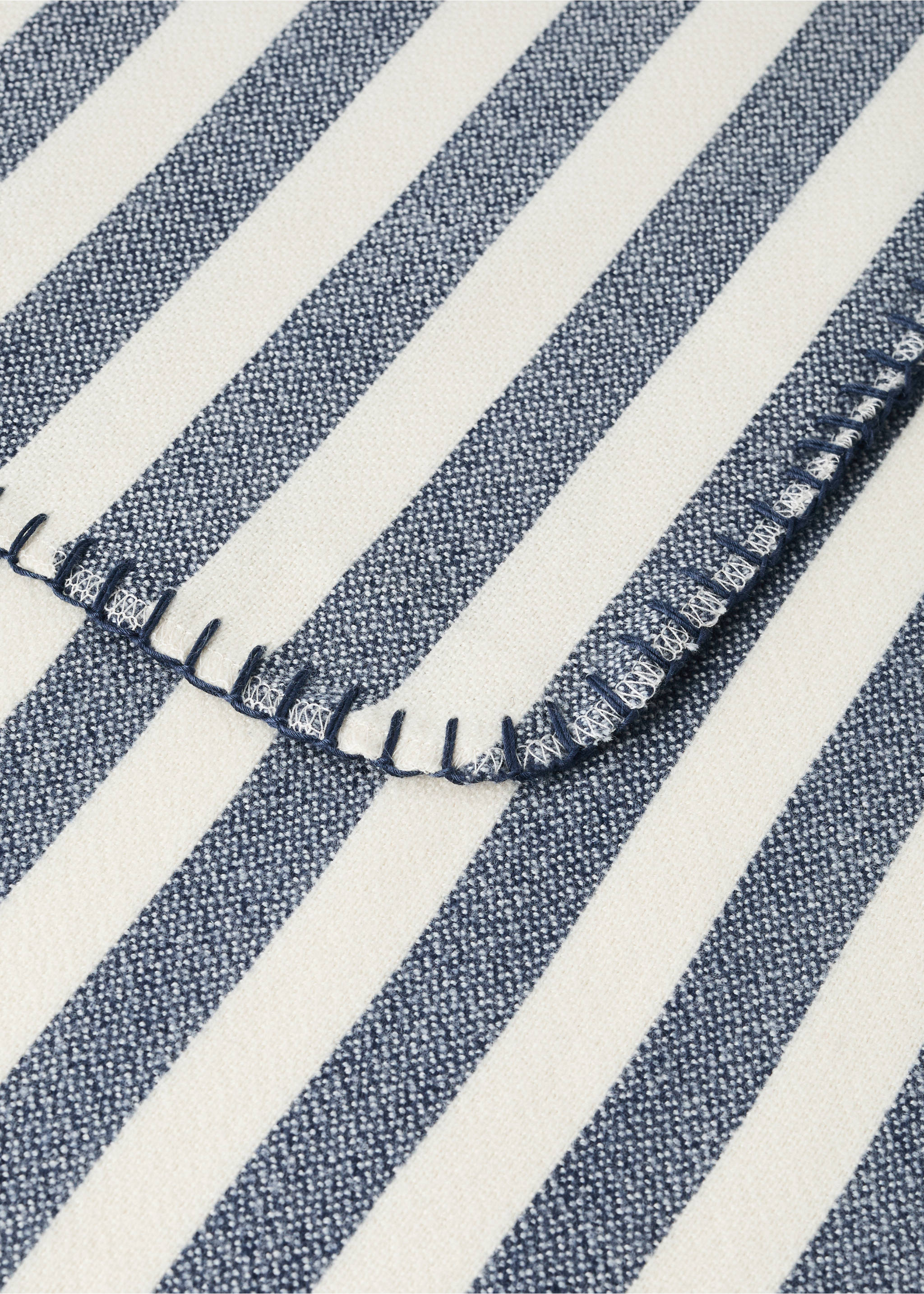 Striped blanket 70x100 cm - Details of the article 2, Navy. Ref: 37011490-00.