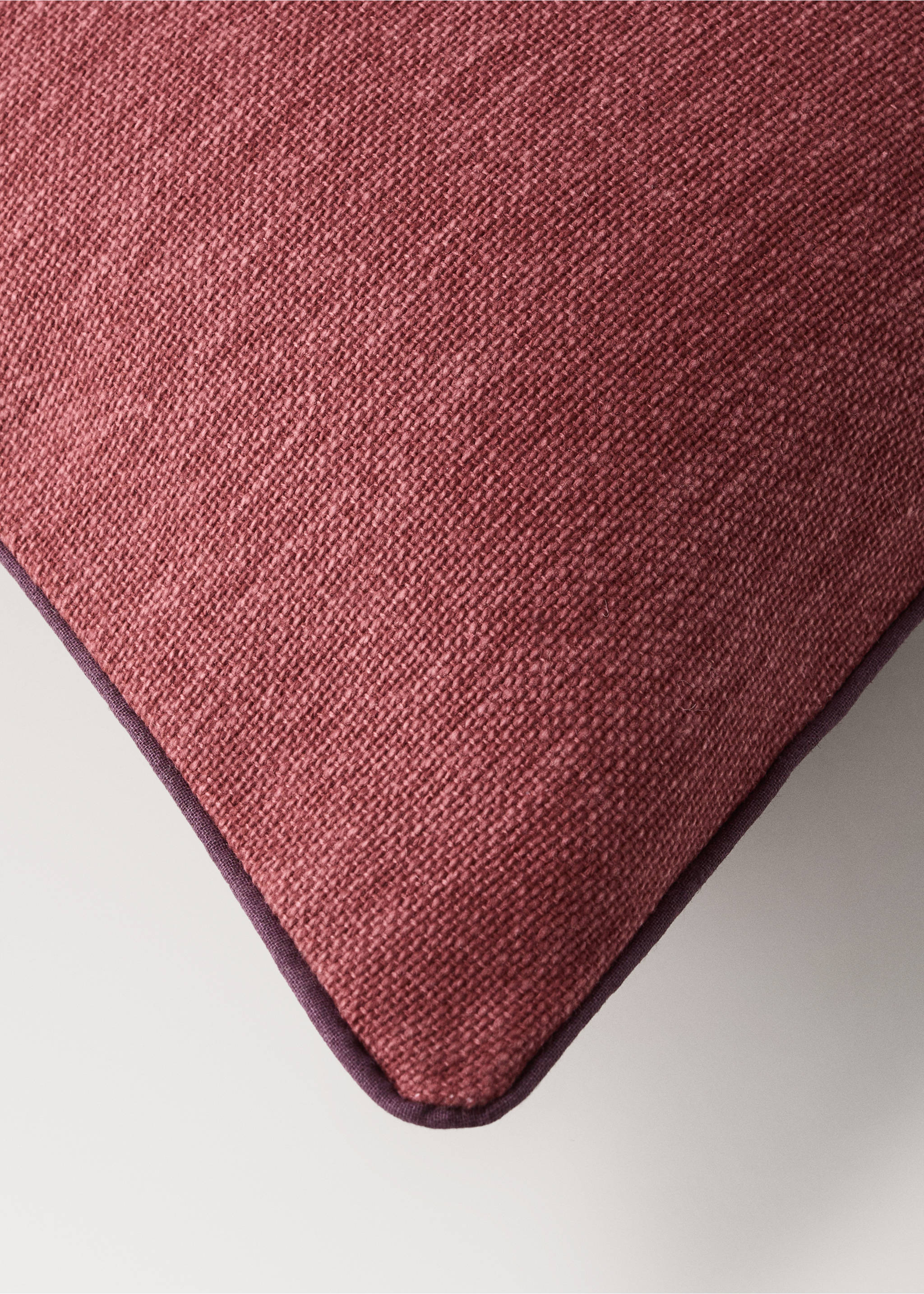 Piped cushion cover 30x40cm - Details of the article 1, Coral Red. Ref: 37011496-00.