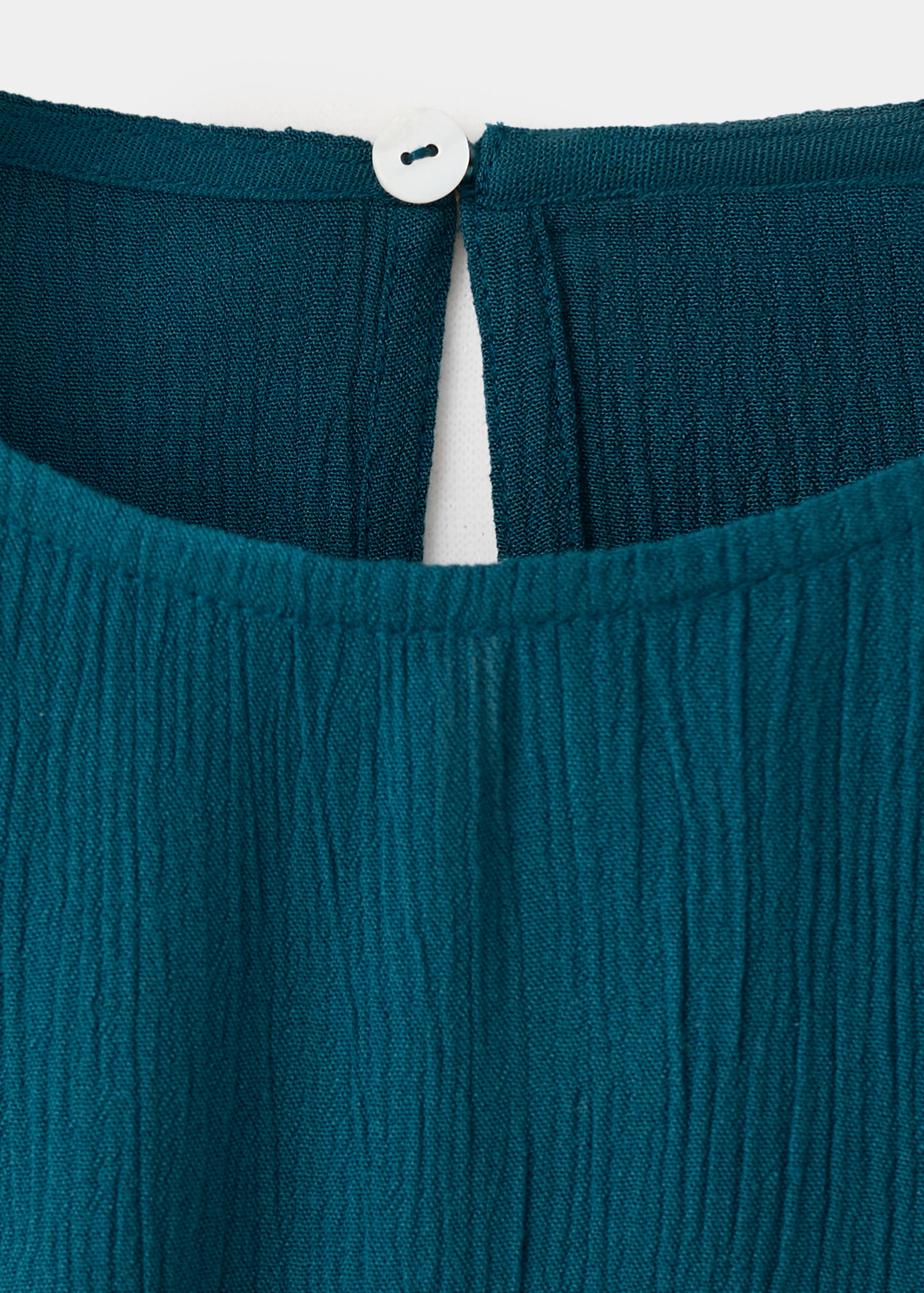 Fluid top with gathered detail - Details of the article 8
