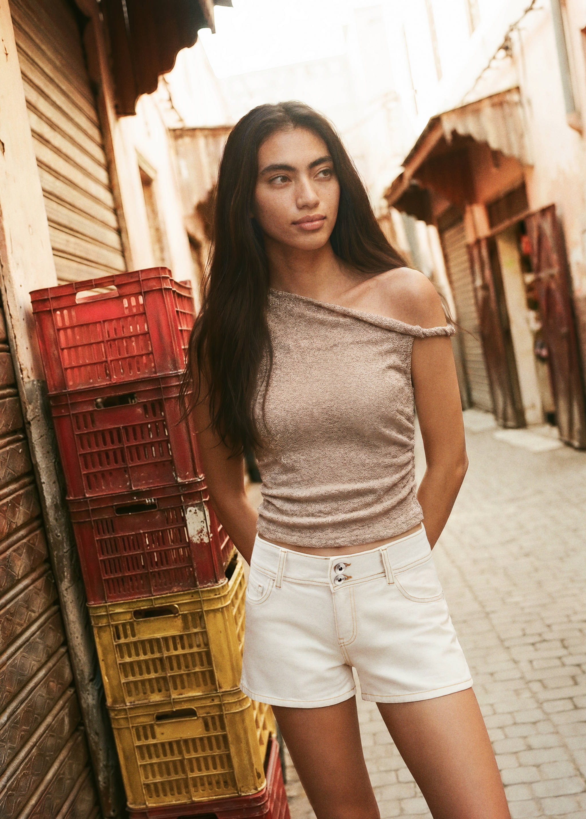 Asymmetrical textured top - General plane