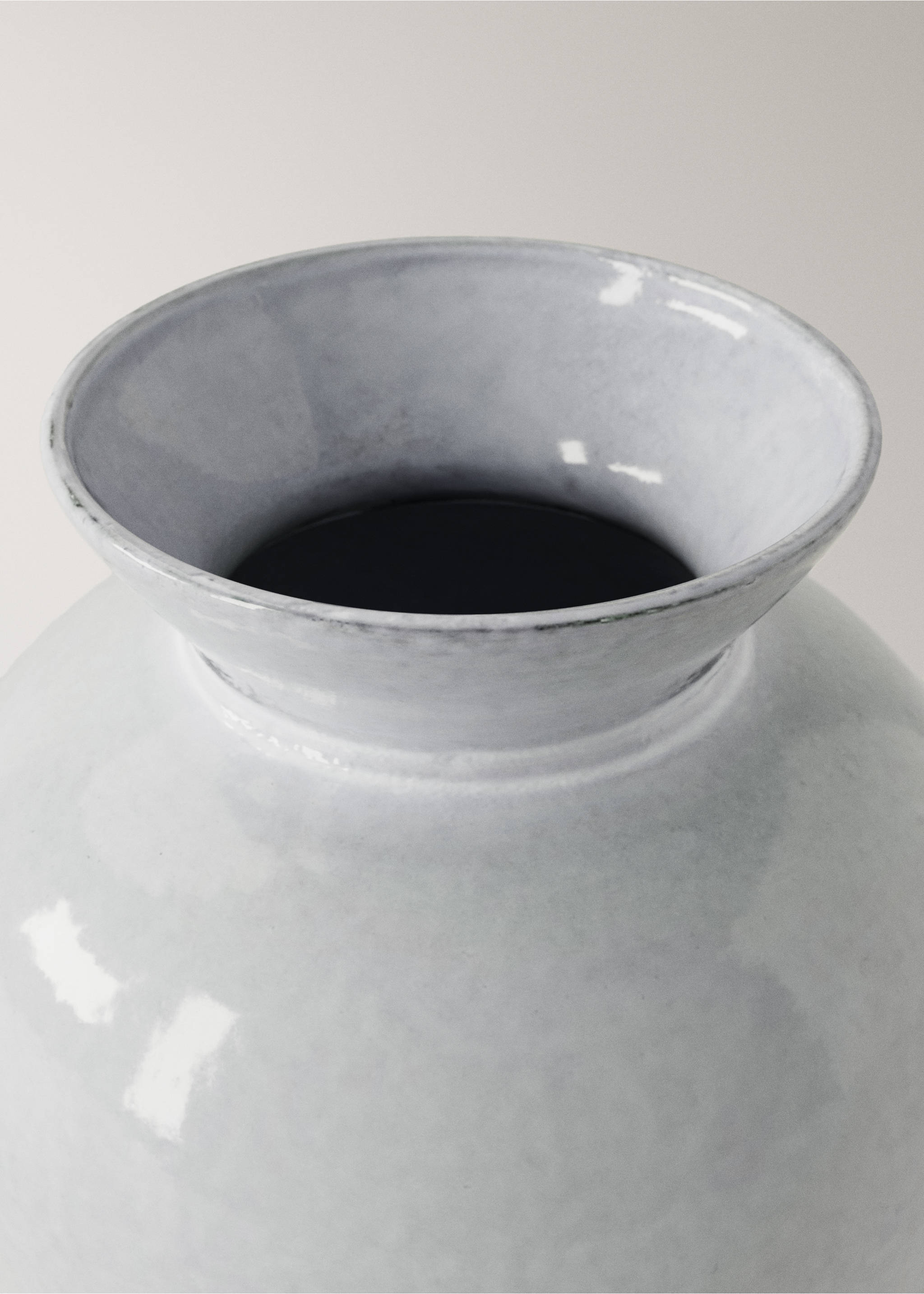 Gloss finish ceramic vase - Details of the article 1, Light Heather Grey. Ref: 37011528-00.