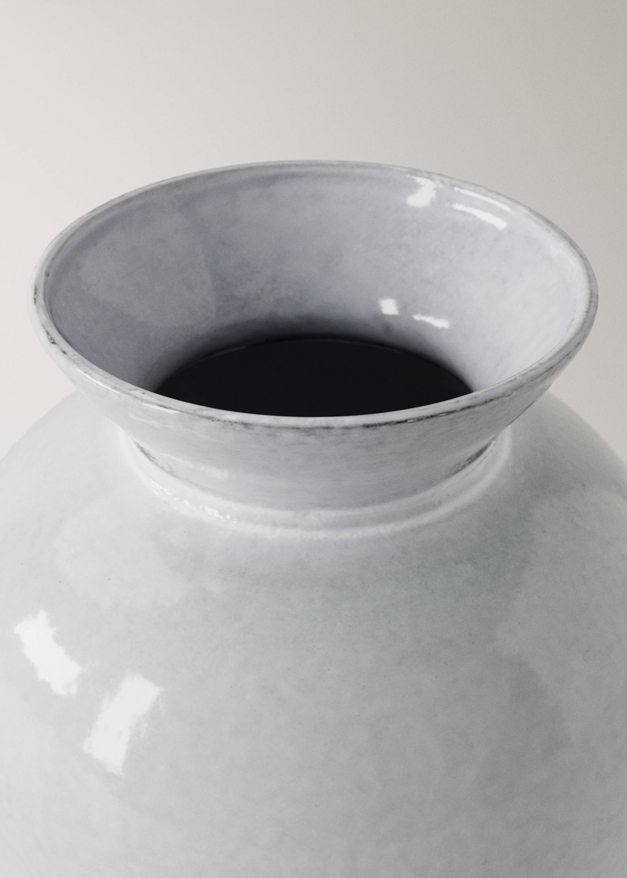 Gloss finish ceramic vase - Details of the article 1