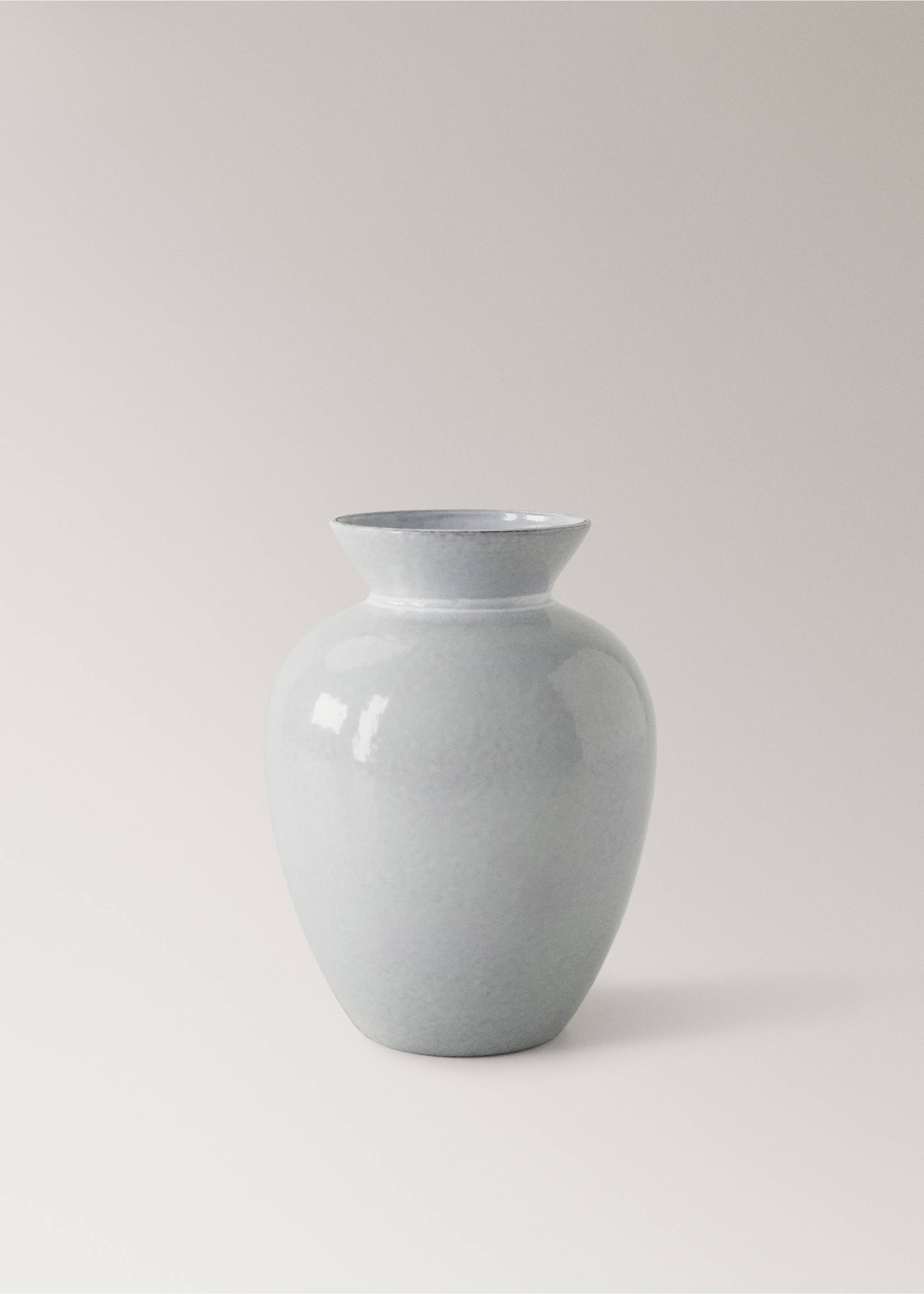 Gloss finish ceramic vase - Article without model, Light Heather Grey. Ref: 37011528-00.