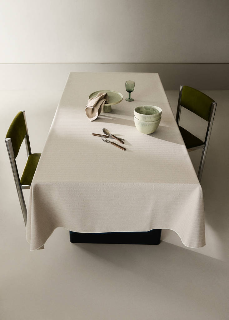 Resin-coated cotton tablecloth with overlock stitching for 2 to 4 people — Medium Brown