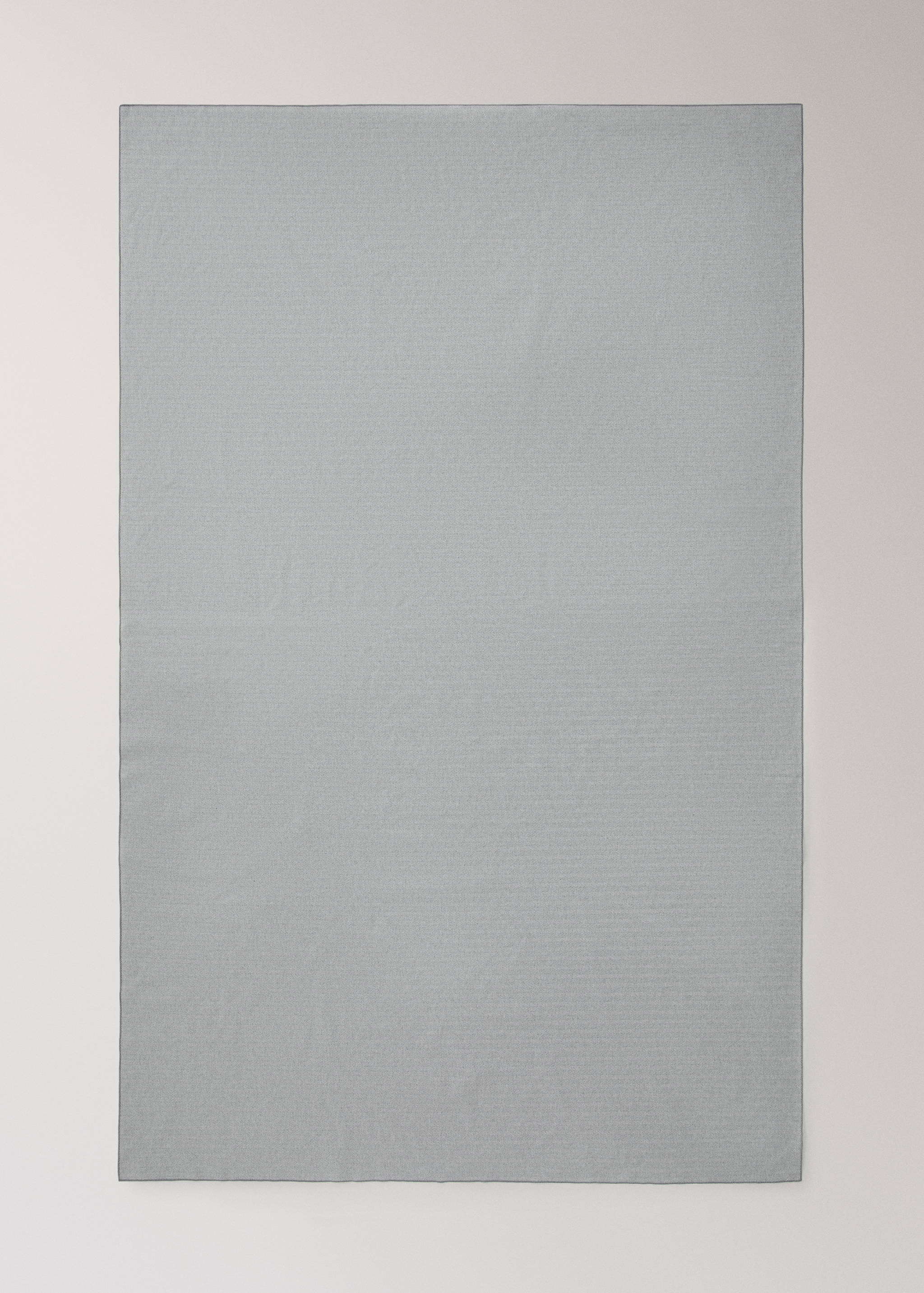 Resin-coated cotton tablecloth with overlock stitching for 6 to 8 diners - Details of the article 2