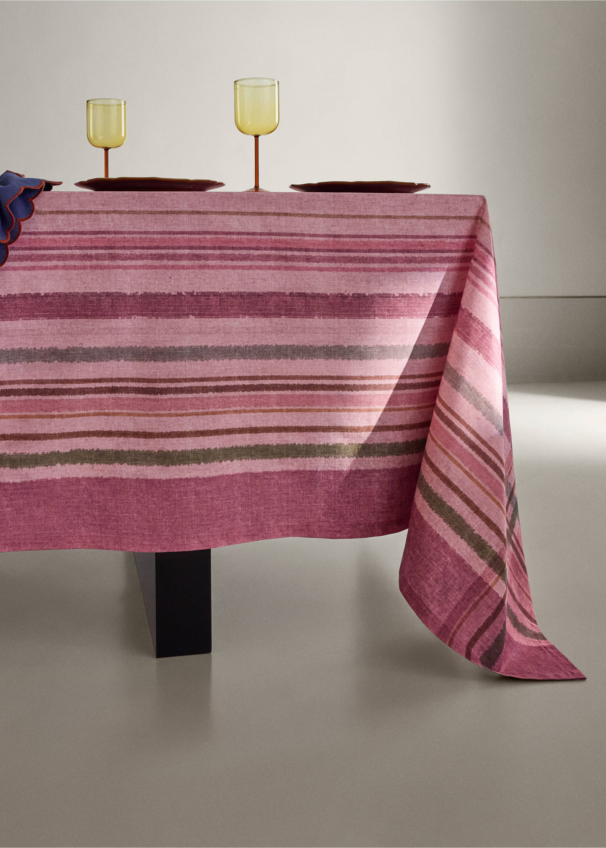 Multicoloured checked cotton tablecloth for 6 to 8 people - General plane, Pink. Ref: 37011538-00.