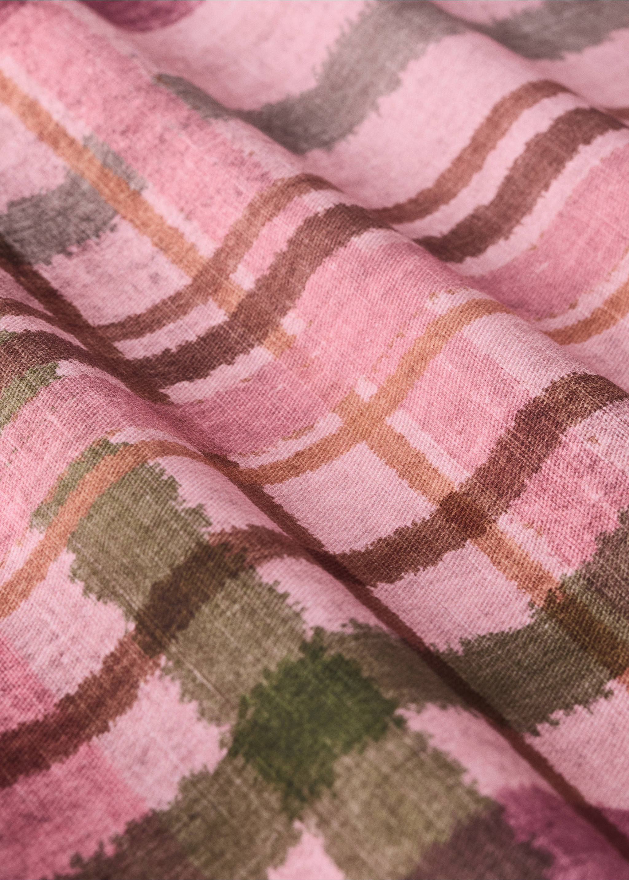 Multicoloured checked cotton tablecloth for 6 to 8 people - Details of the article 1, Pink. Ref: 37011538-00.