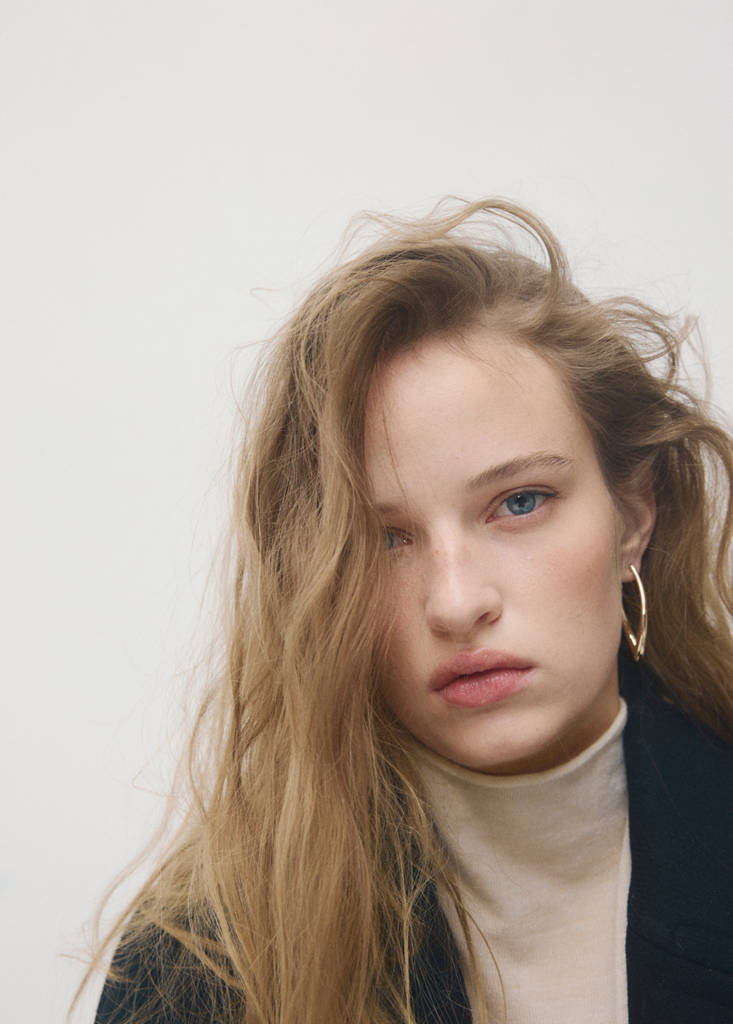 Twisted hoop earrings — Gold