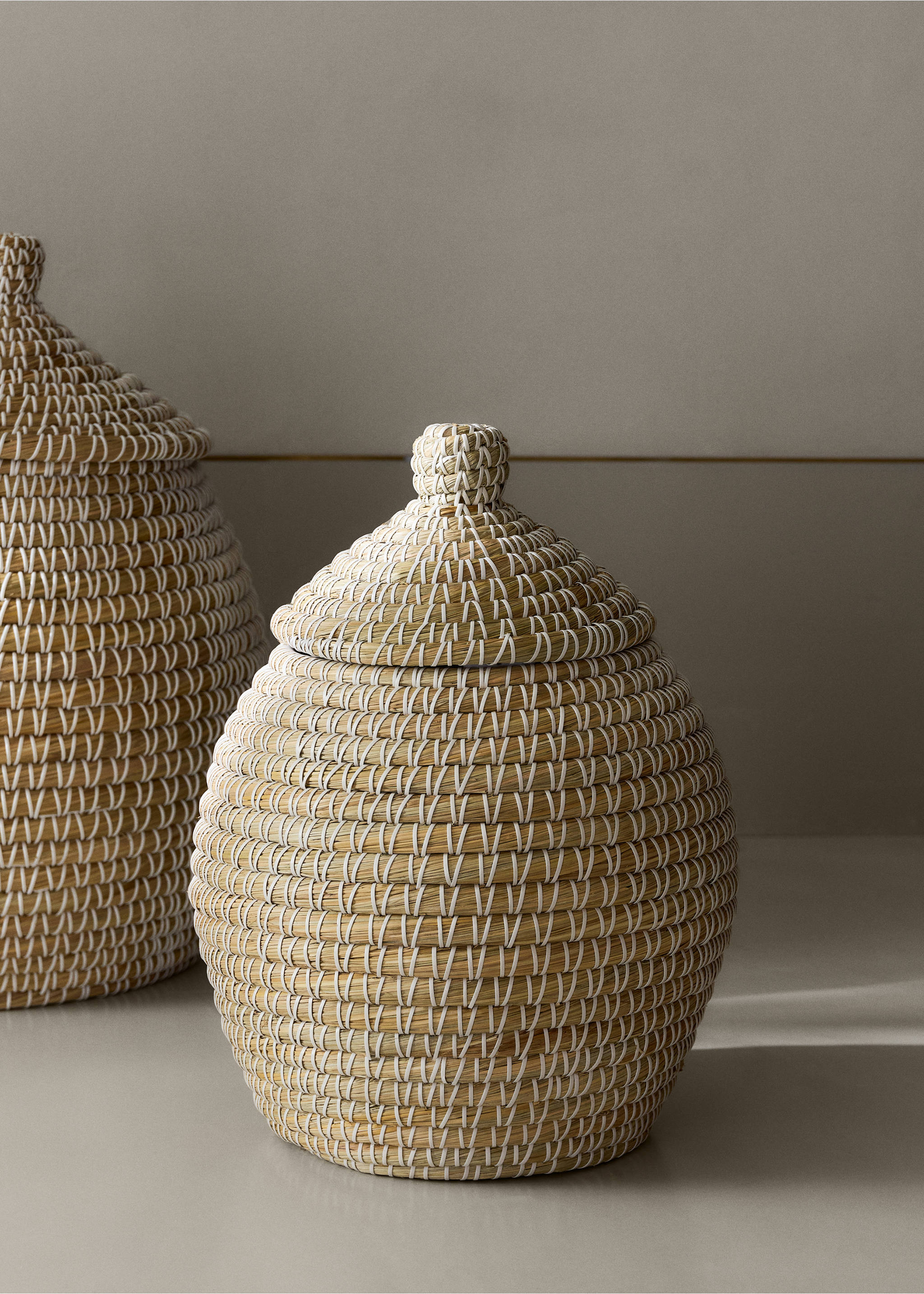 Medium oval natural fibre basket - General plane, White. Ref: 37012011-00.