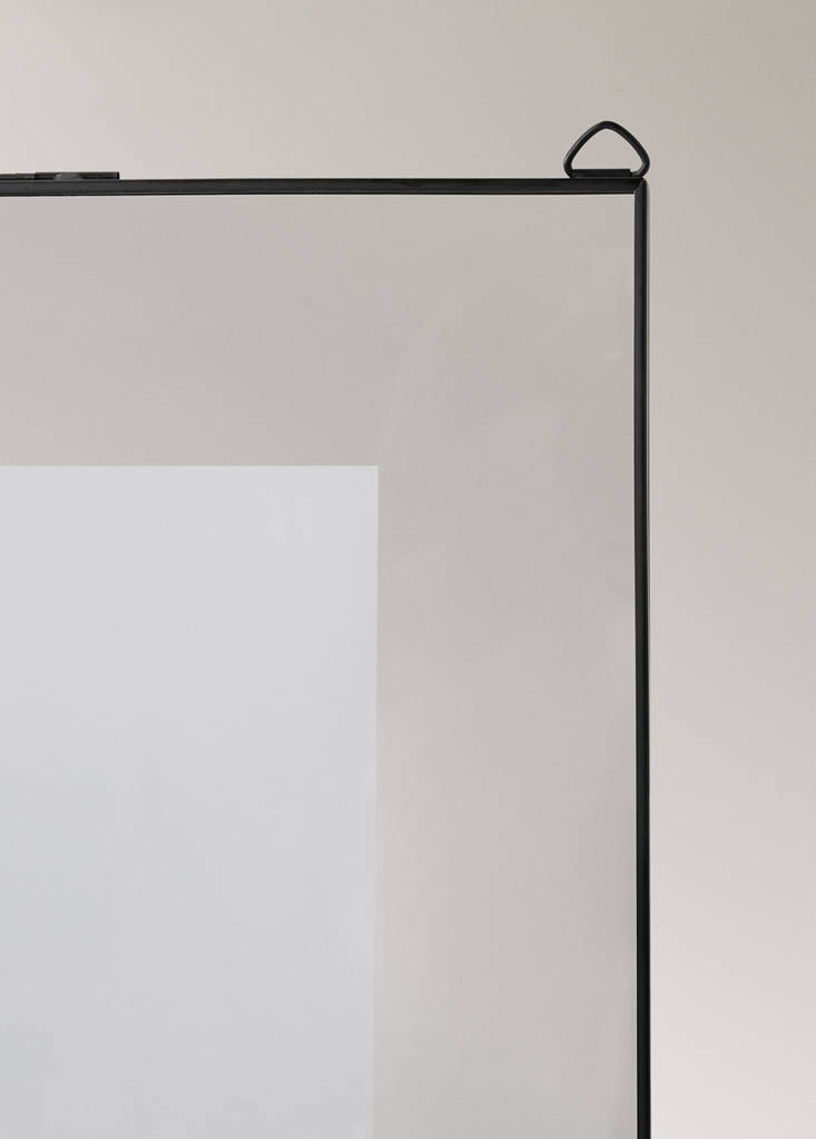 Square frame with metal edge — Black