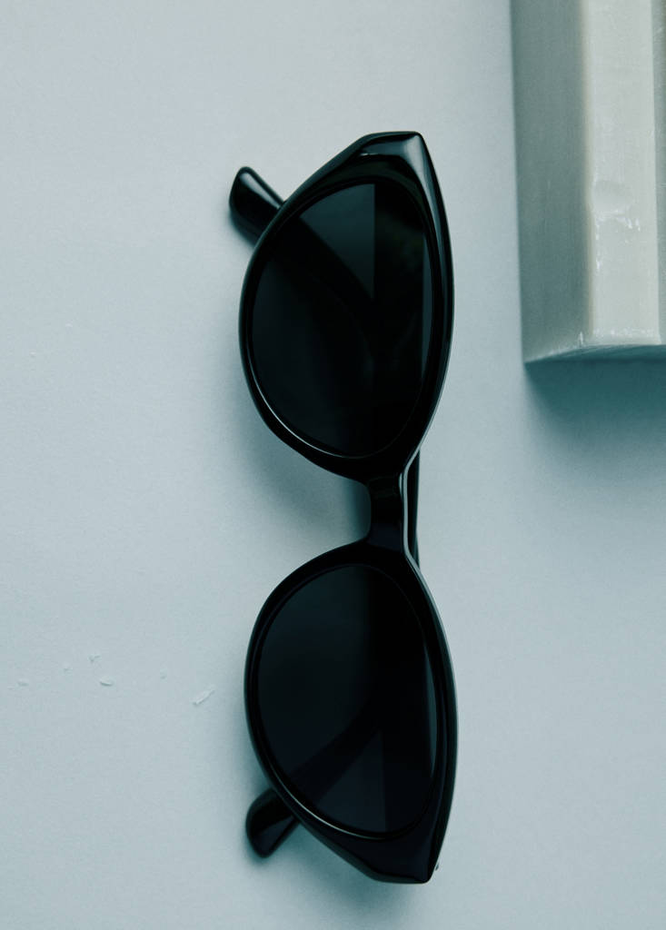 Oval-frame sunglasses — Black