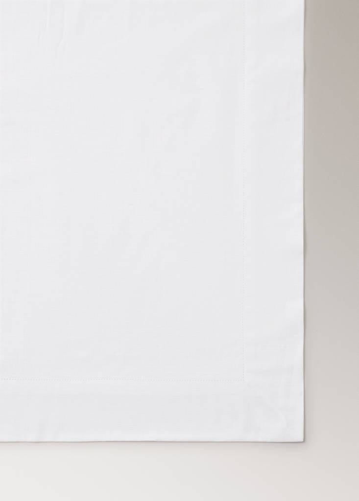 Round cotton hemstitch tablecloth for 8 to 10 people — White