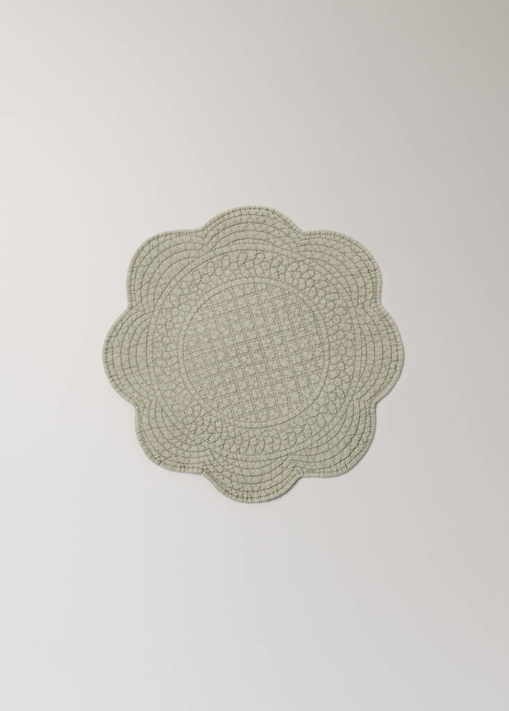 Quilted flower-shaped table mat — Light/Pastel Brown