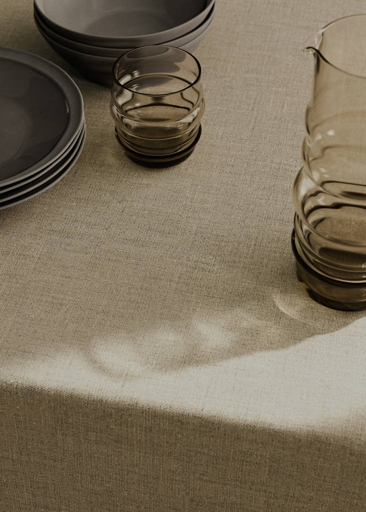 Resin-coated linen tablecloth with contrasting overlock for 2 to 4 diners — Light/Pastel Brown