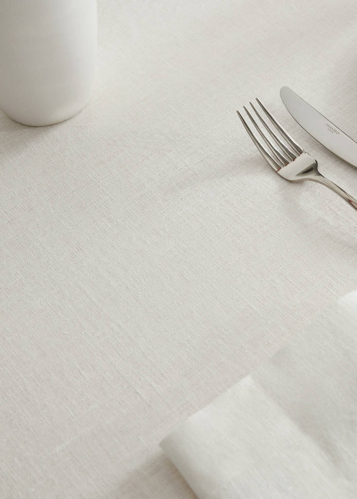 Linen tablecloth for 6 to 8 diners — White